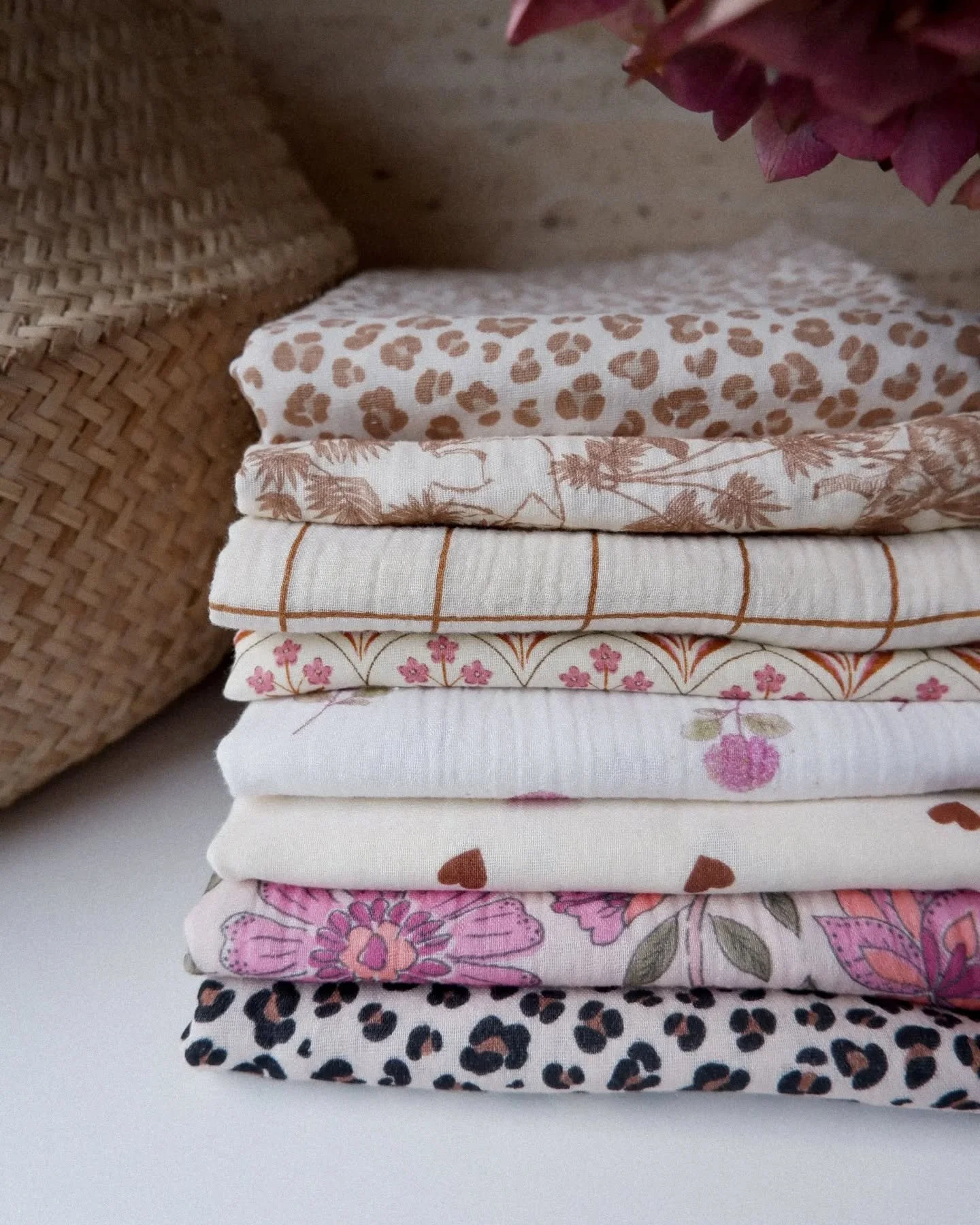 Hello !

&Ccedil;a y est la petite pause a officiellement commenc&eacute; pour notre petit atelier :)

J'espere que vous allez bien ! 

Aujourd'hui je vous montre quelques exclusifs sign&eacute;s Jolie Boho qui sont devenus des incontournables pour v