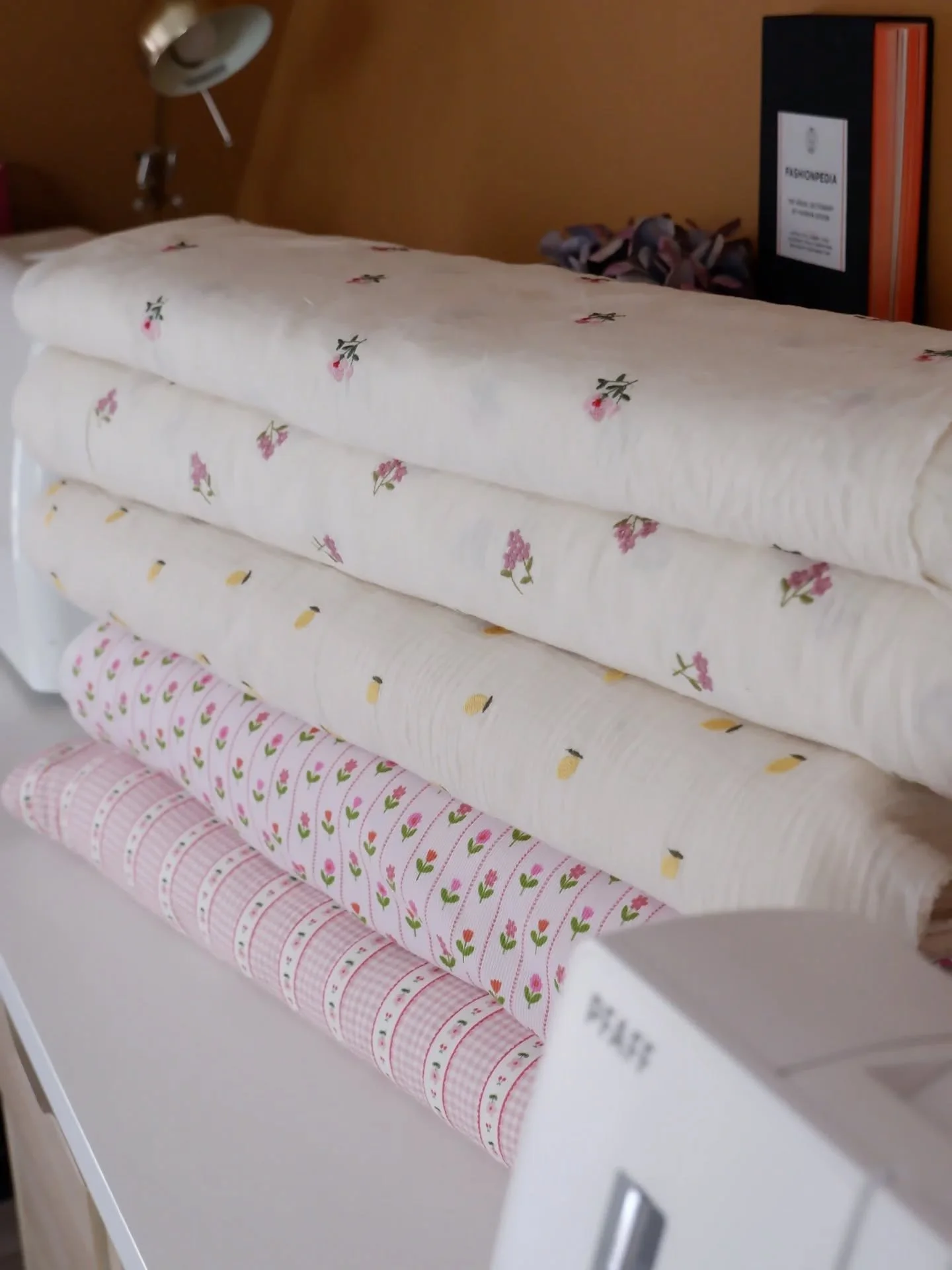 Un petit bain de soleil avec Jolie Boho ?! 🌞

Oui &ccedil;a demande un peu de projection 🩷

Tout est en ligne et vous &ecirc;tes deja nombreuses &agrave; avoir s&eacute;lectionn&eacute; ces nouveaut&eacute;s pour vos creations  ce matin, je vous en