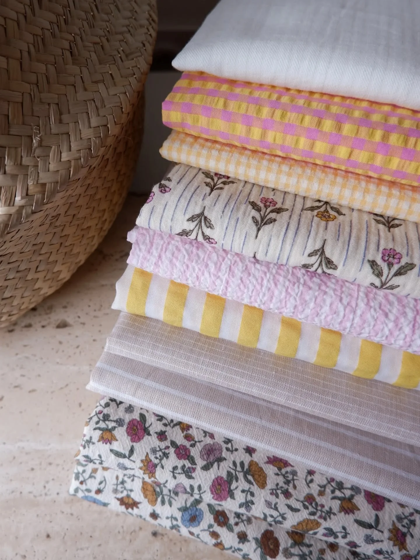 Hello ☀️🌷

Nouveaux dans nos collections : quelques fragments de soleil ☀️🌷😊
J'esp&egrave;re que ces teintes vous plairont !
A retrouver sur le Eshop dans la collection printemps &eacute;t&eacute; 2026.

Belle journee

#tissus #Jolieboho