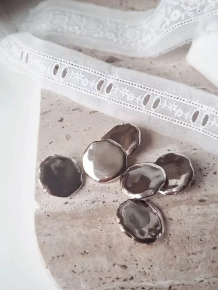 Bonjour !

J'esp&egrave;re que vous allez bien ! Une nouvelle semaine d&eacute;marre et un nouveau mois ♡

J'ai envie de vous r&eacute;v&eacute;ler tout ce qui se trame ici et en m&ecirc;me temps j'apprends &agrave; garder la surprise !

Bref, un moi