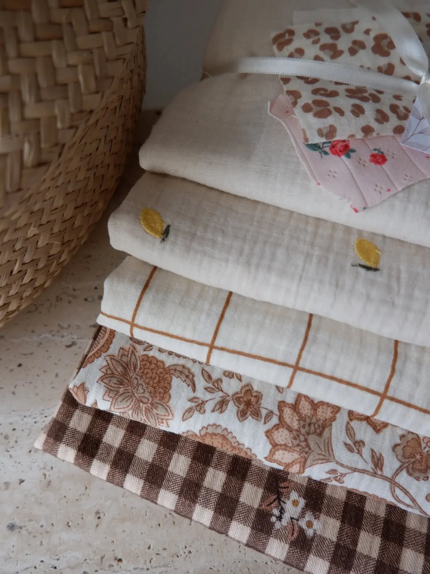 De la douceur dans vos commandes pour accompagner cette rentr&eacute;e ♡

Il va y avoir de tr&egrave;s belles cr&eacute;ations ♡ vos commandes sont &agrave; chaque fois des mini collections qui prennent forme sous mes yeux ! 

Belle soiree 
Ophelie 
