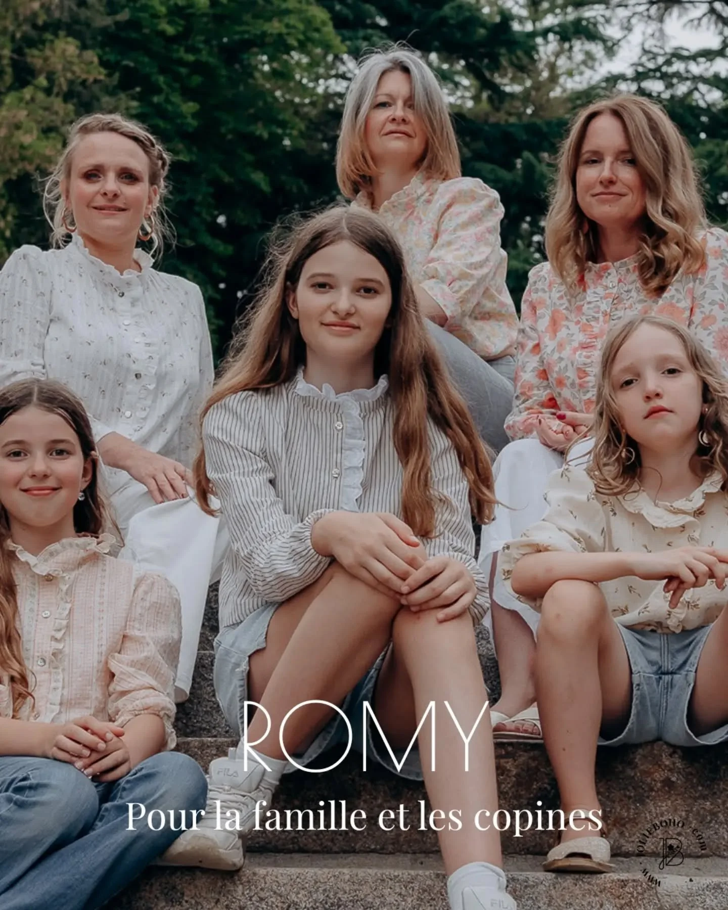 Hello 🥰

Romy, notre patron de couture pour filles, gar&ccedil;ons et femmes, est le projet de rentr&eacute;e id&eacute;al pour toute la famille !

Lorsque j&rsquo;ai commenc&eacute; &agrave; imaginer ce mod&egrave;le, il y a d&eacute;j&agrave; troi