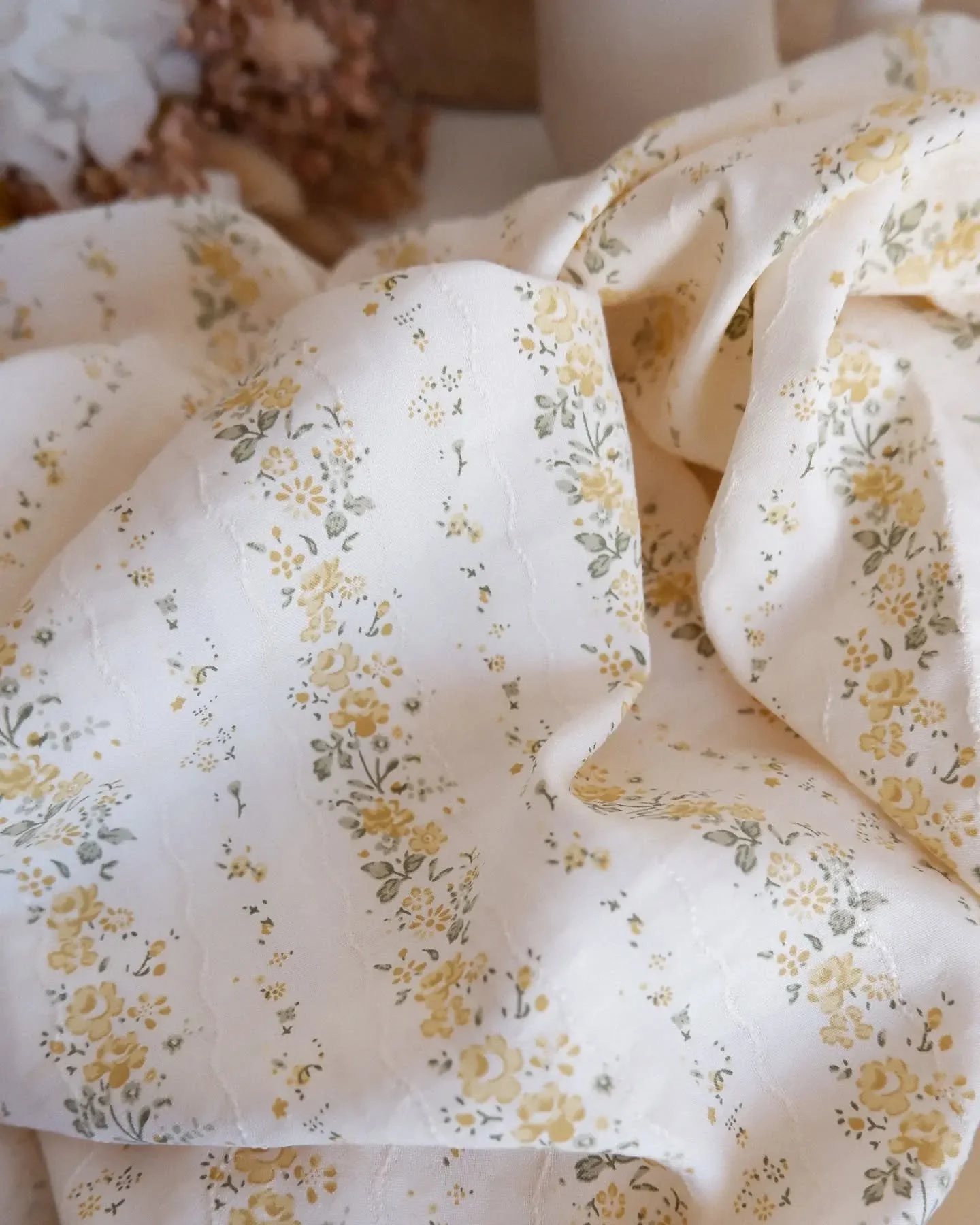 Hello ☀️

J'avais envie de vous partager cette nouvelle : ce tissu est de retour en stock fra&icirc;chement arriv&eacute; aux aurores ce matin !

Je vous laisse swiper pour d&eacute;couvrir le joli patron de Charlotte @cha_coud, une creatrice dont j'
