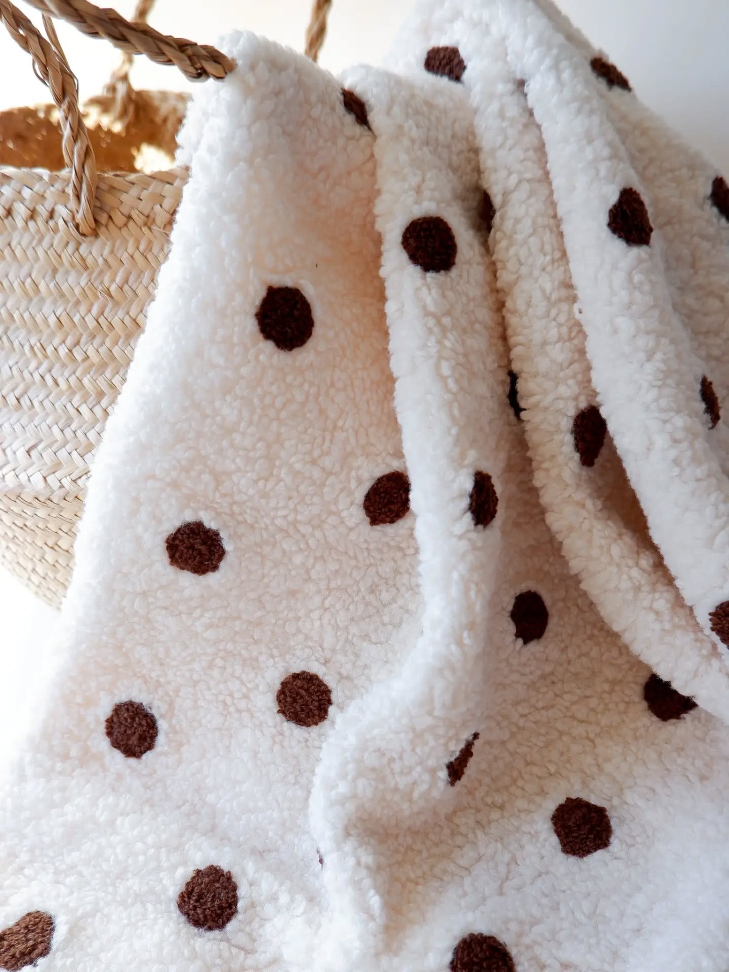 Hello ☀️

Merci beaucoup pour l'accueil r&eacute;serv&eacute; aux nouveaux seersuckers ♡  je vous r&eacute;ponds tres vite si ce n'est pas deja fait !

J'ai aussi craqu&eacute; sur les pois ♡♡♡ 

De jolies fourrures sont en ligne : &eacute;cru, peanu
