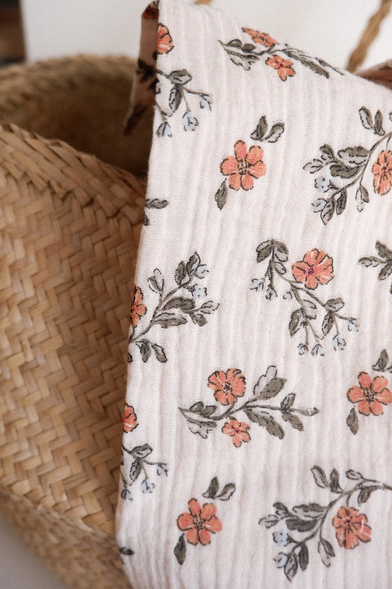 Tissu double gaze de coton beige clair et feuillage (4).jpg