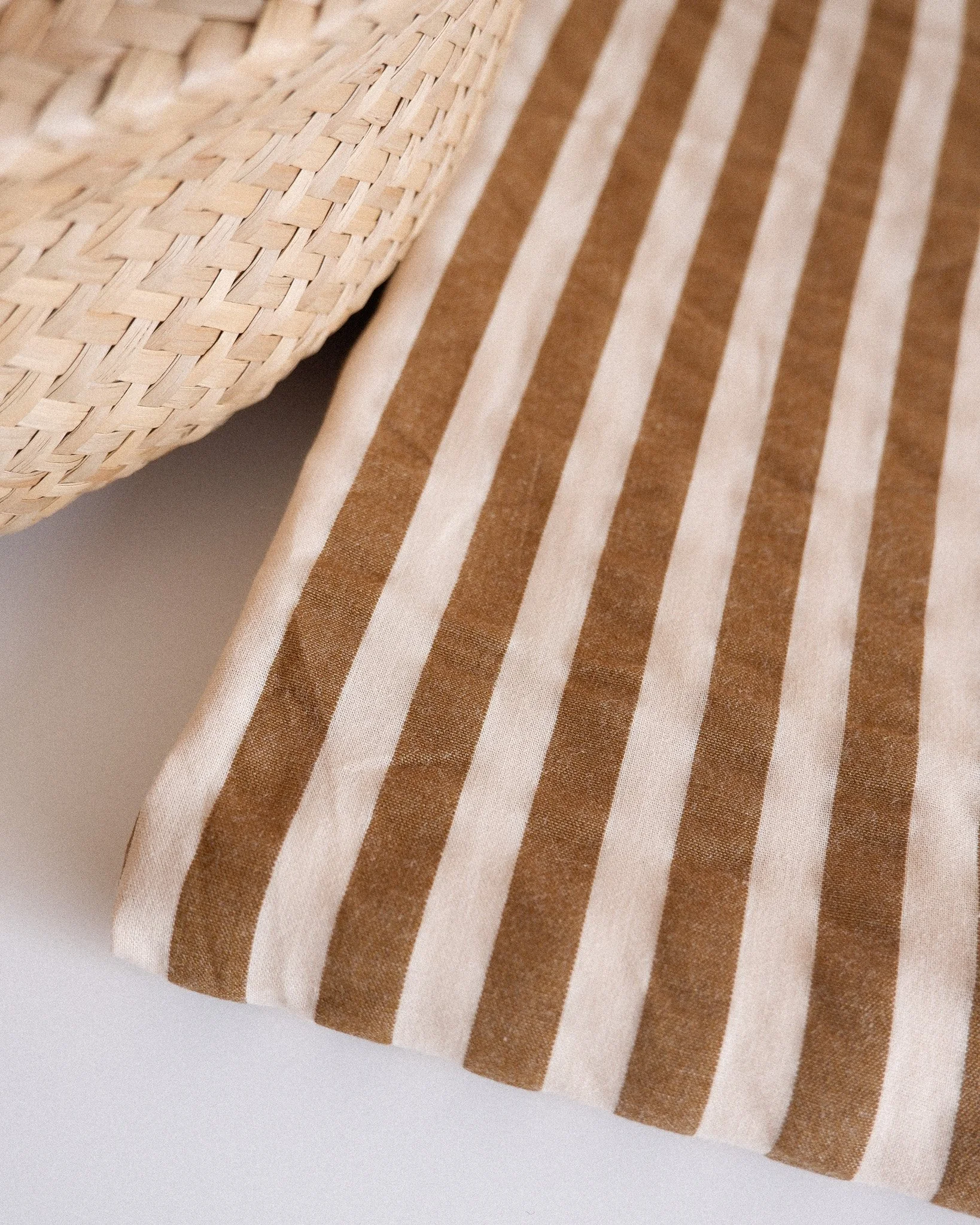Seersucker Tissu au mètre havane et pêche okeo tex Jolie Boho.jpg