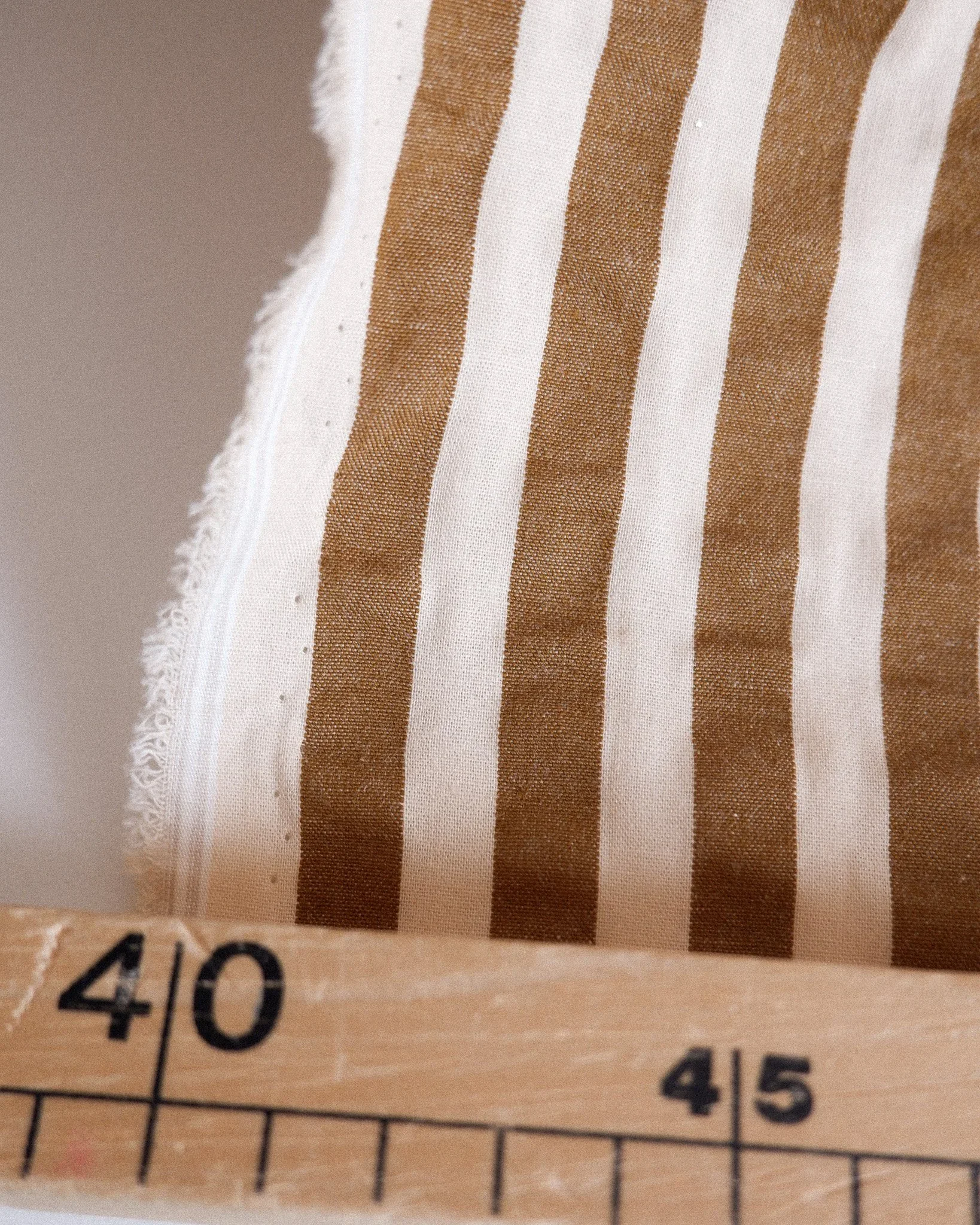 Seersucker+Tissu+au+mètre+havane+et+pêche+okeo+tex+Jolie+Boho+(3).webp