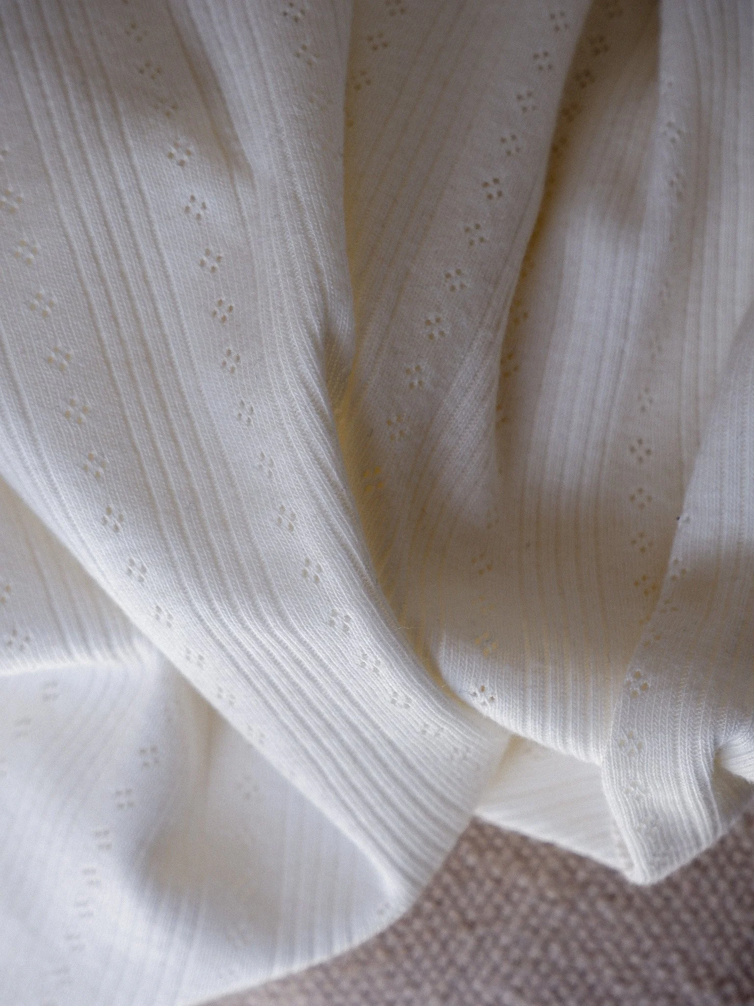 Tissu jersey ajouré à rayures ♡ blanc maille pointelle