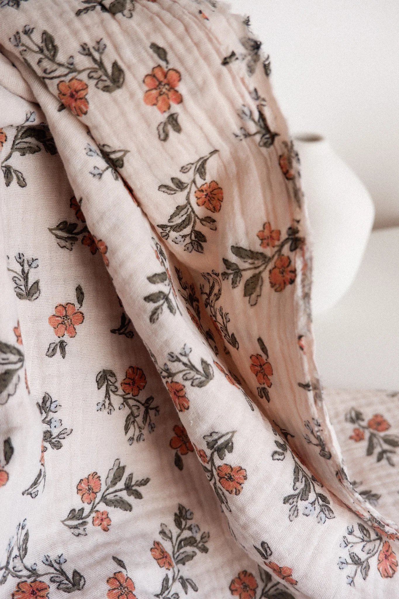 Tissu double gaze de coton beige clair et feuillage (5).jpg