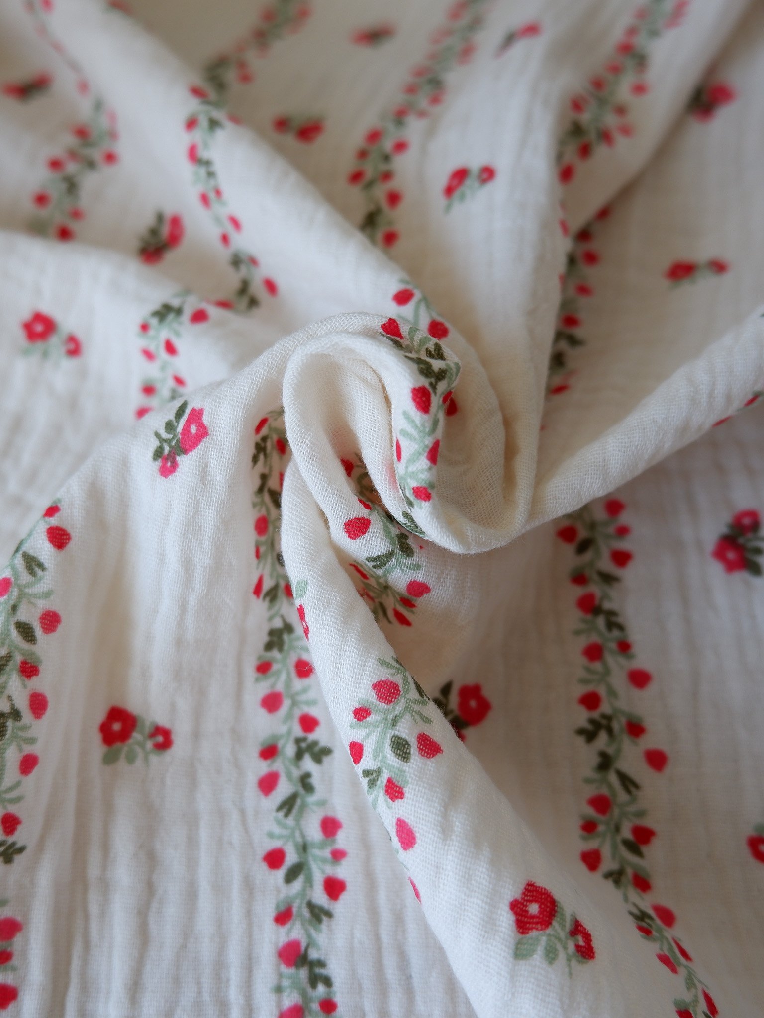 Tissu double gaze blanc milk fleurs ♡ Sasha Coupon de 1,5M