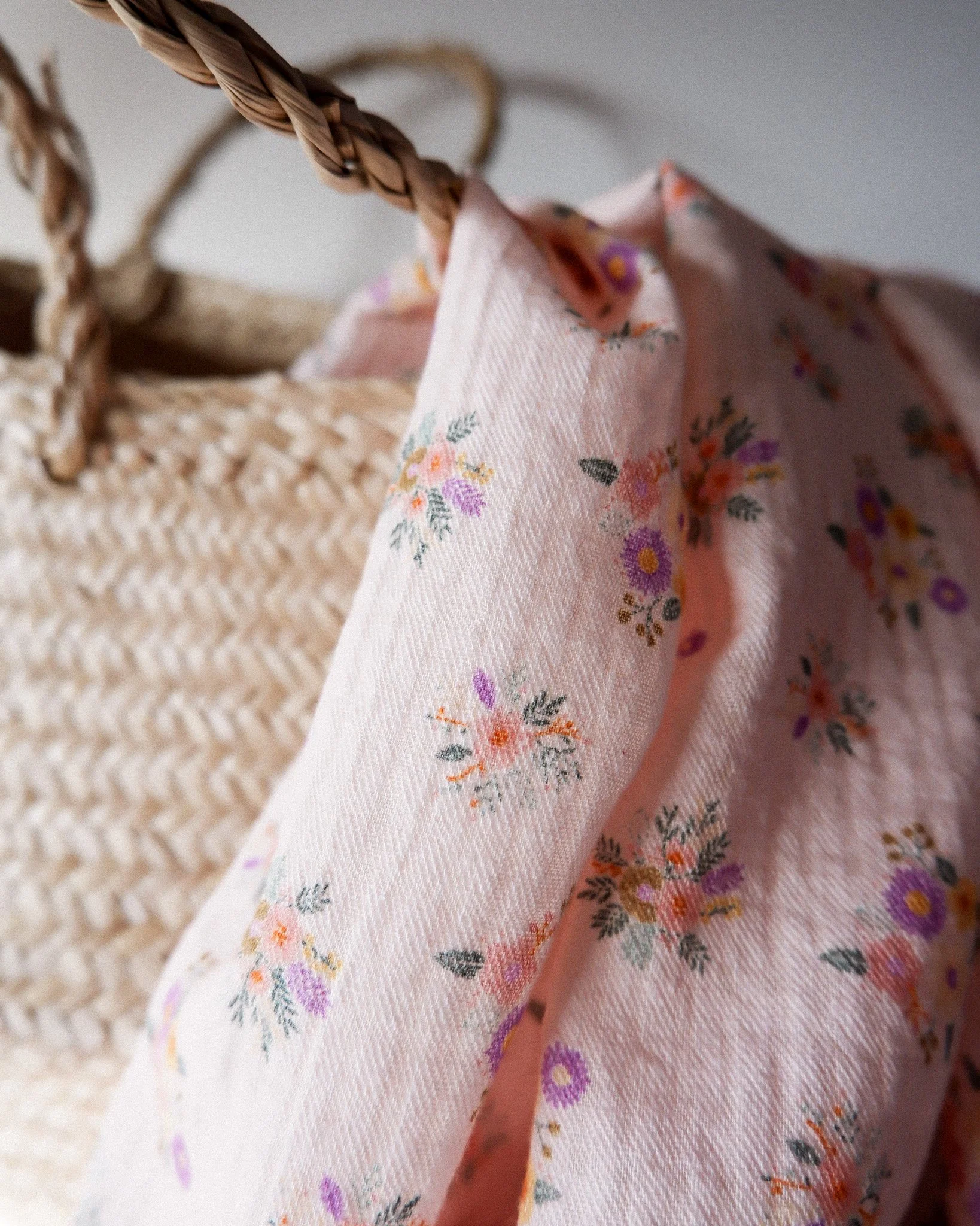 Seersucker imprimé Laura fleurs fond rose (5).jpg