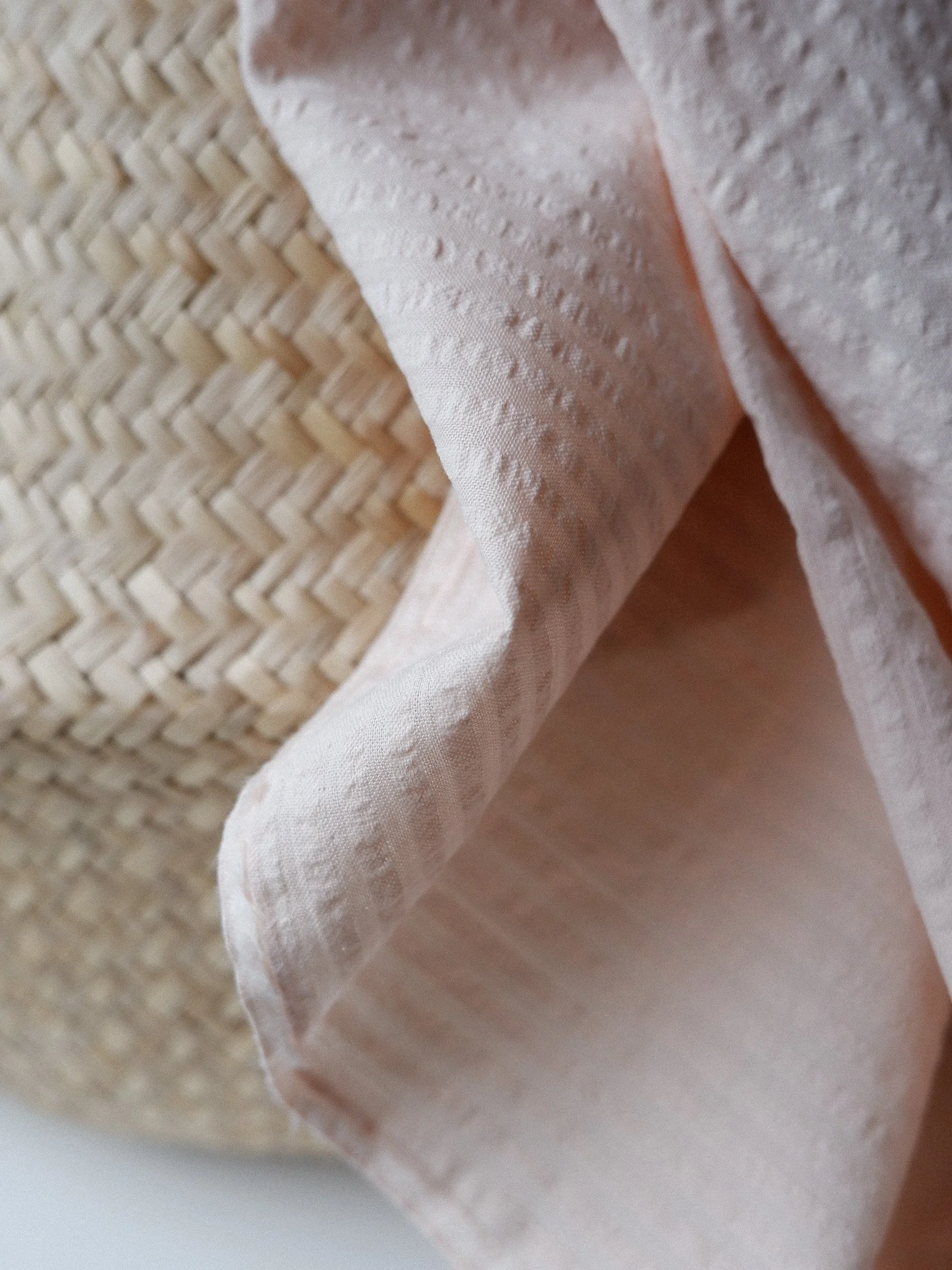 Tissu coton texturé biologique petites rayures ♡ rose