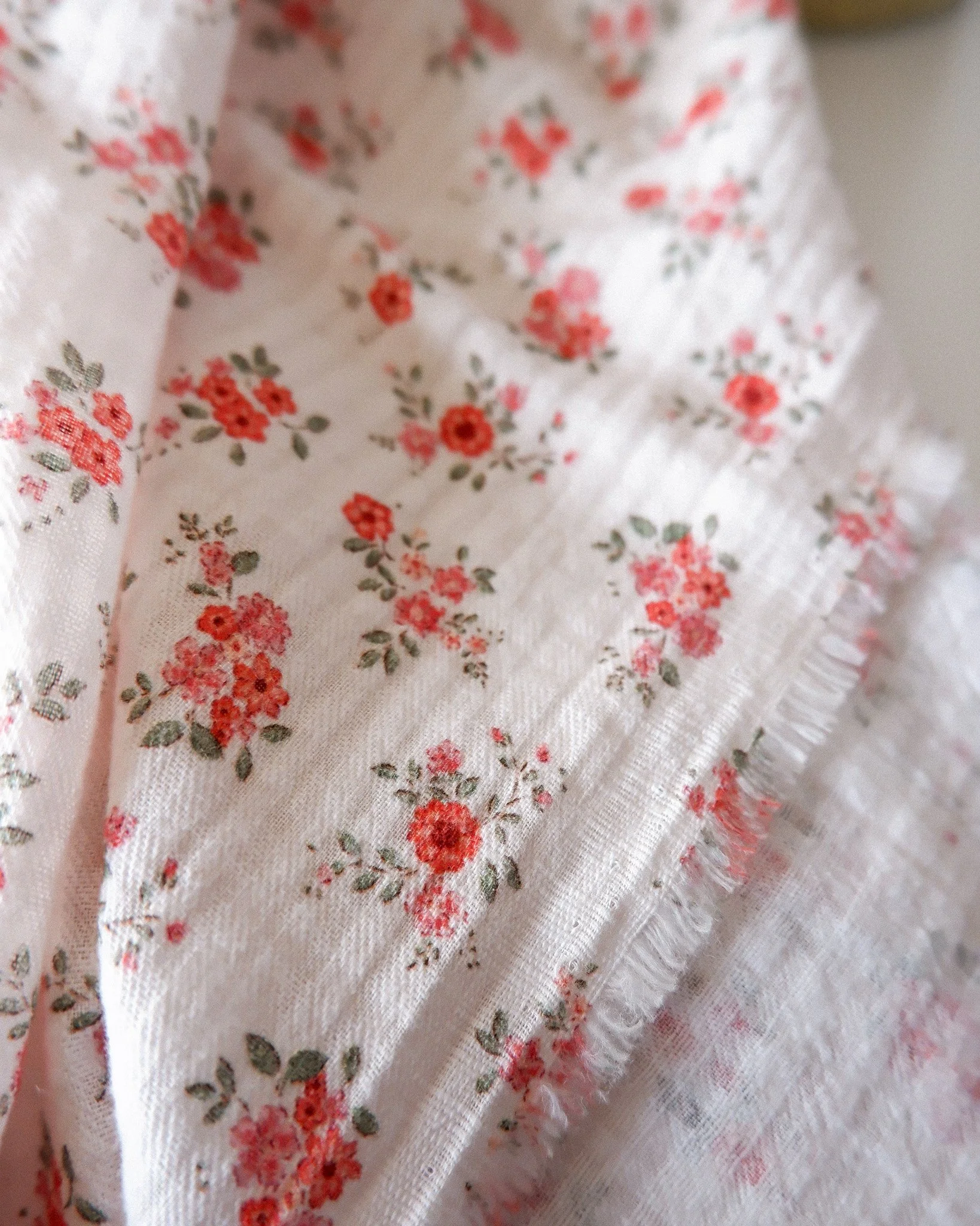 Seersucker Lola imprimé écru fleurs rouges.jpg
