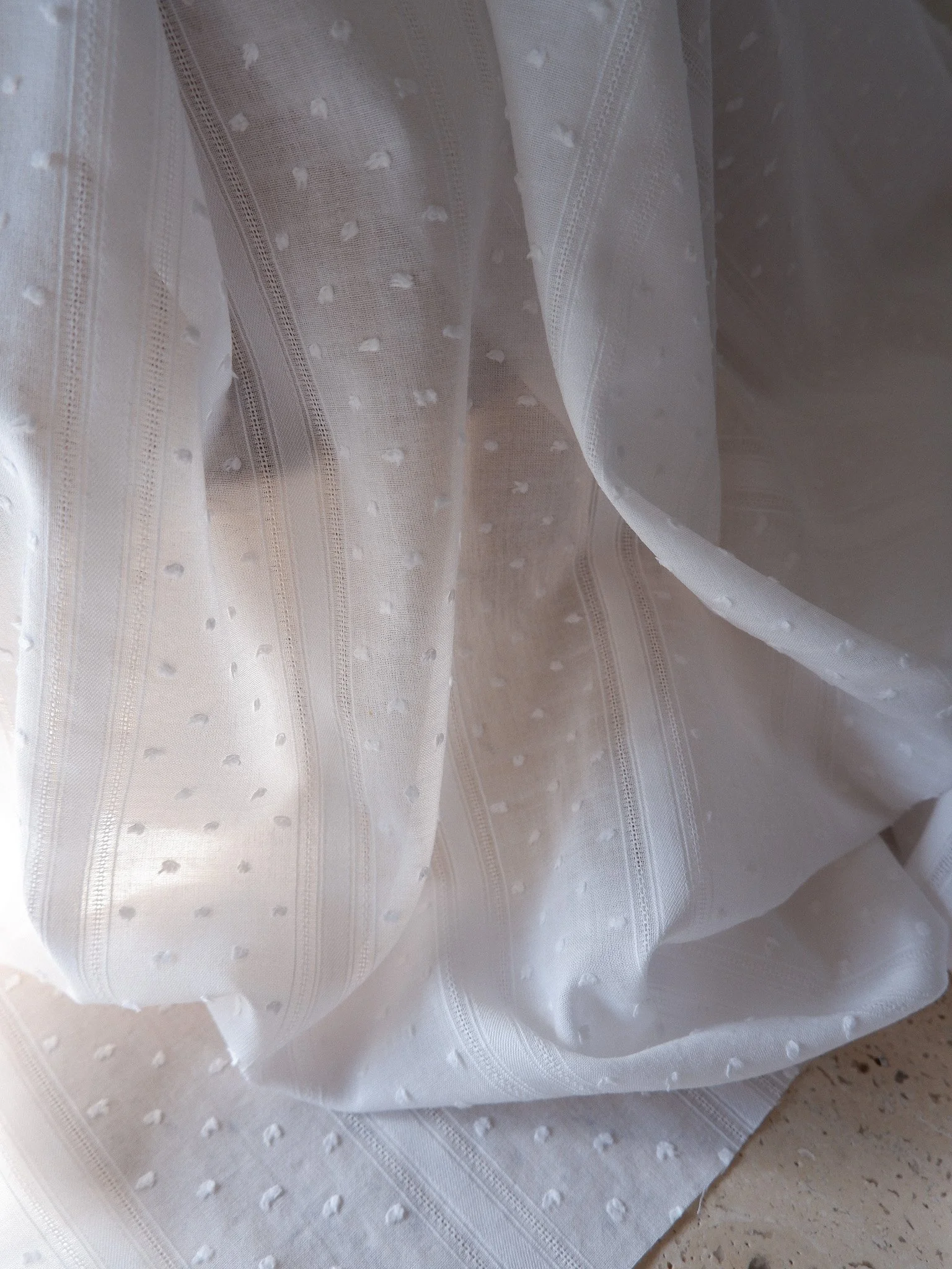 Tissu coton jacquard plumetis ♡ blanc ♡ Manon