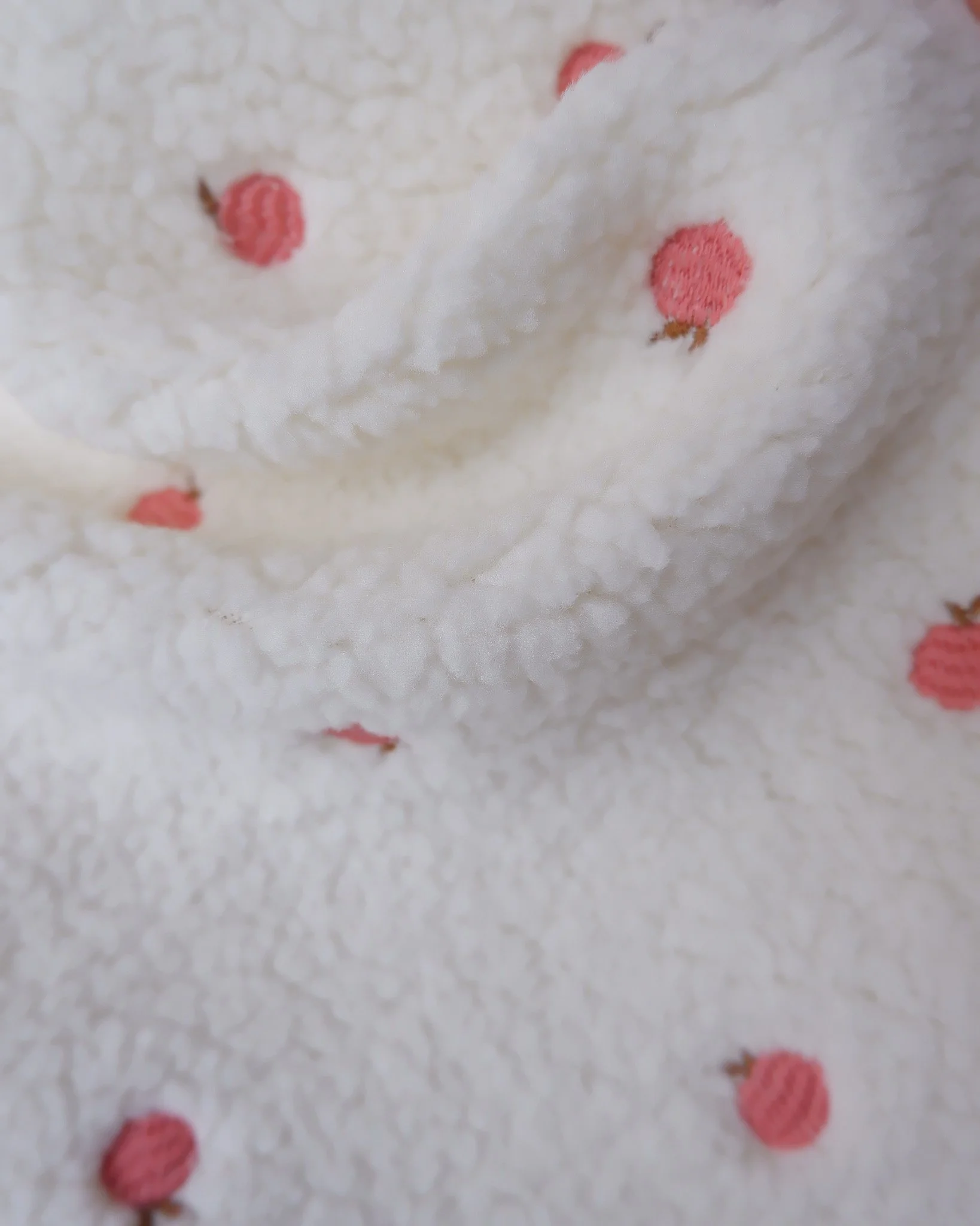Tissu fausse fourrure teddy brodé pêches ♡ écru (2).jpg (copie)