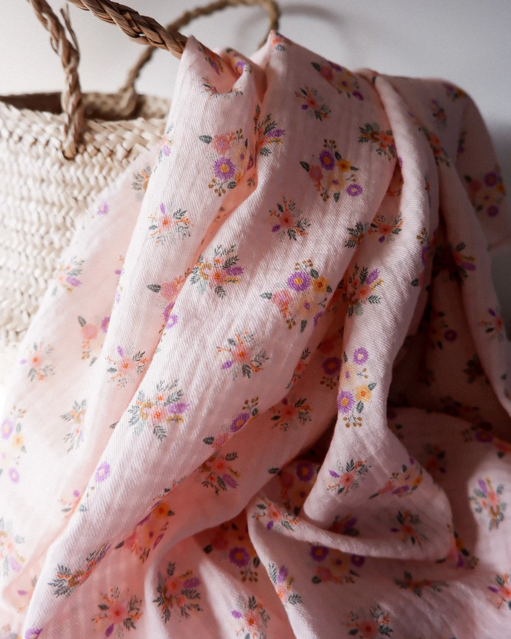 Seersucker imprimé Laura fleurs fond rose (3).jpg