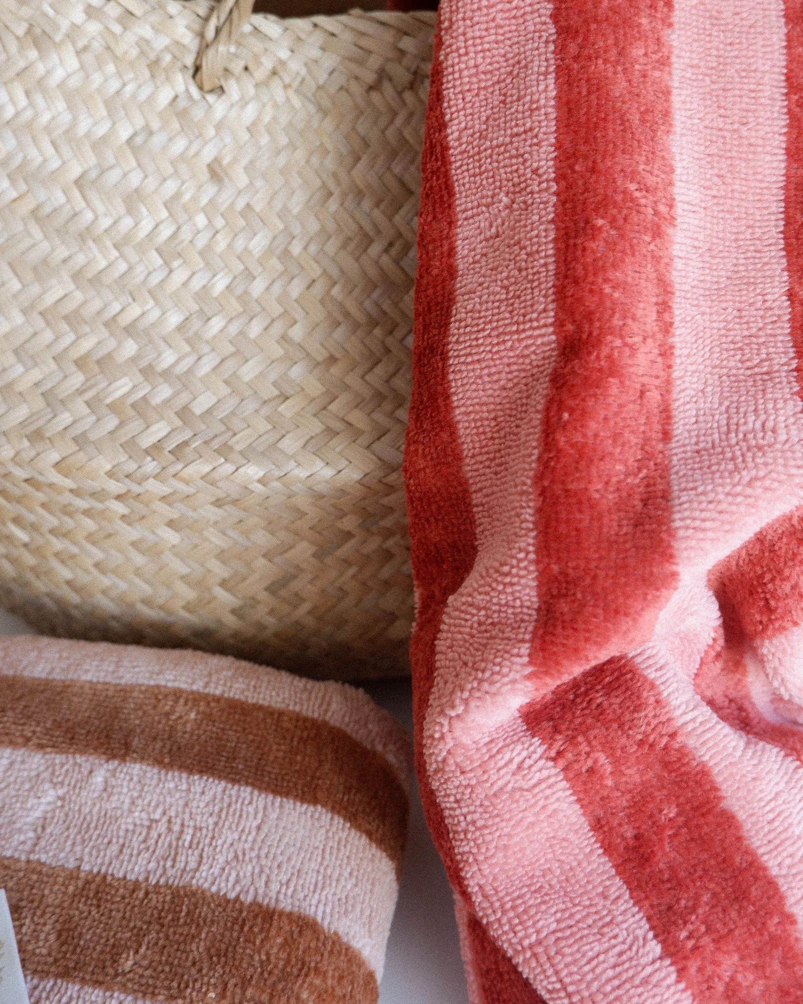 Tissu mirco éponge de bambou rayé rose-rouge Jolie boho Oeko tex (3).jpg