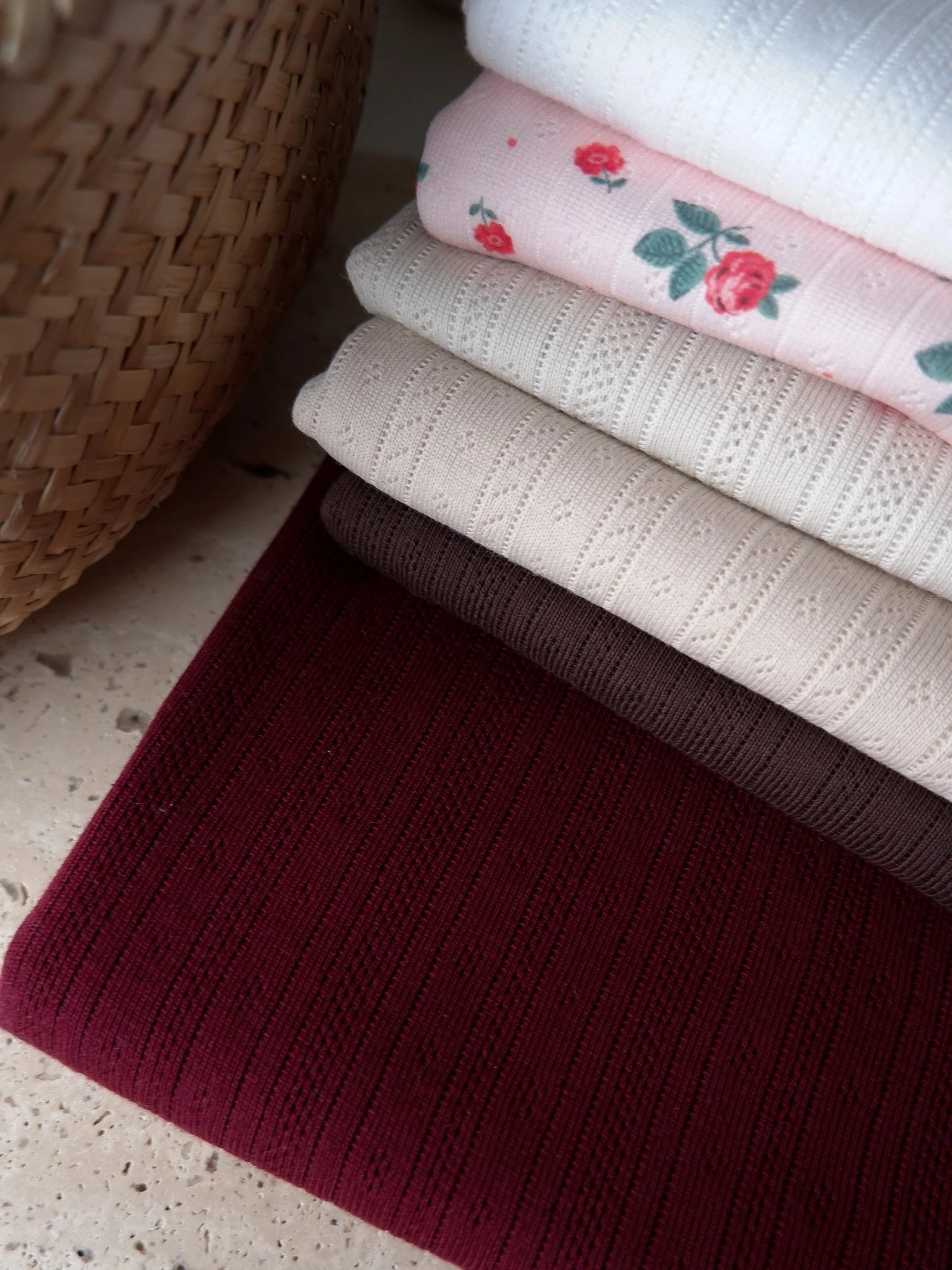 Tissu jersey ajouré à rayures ♡ bordeaux
