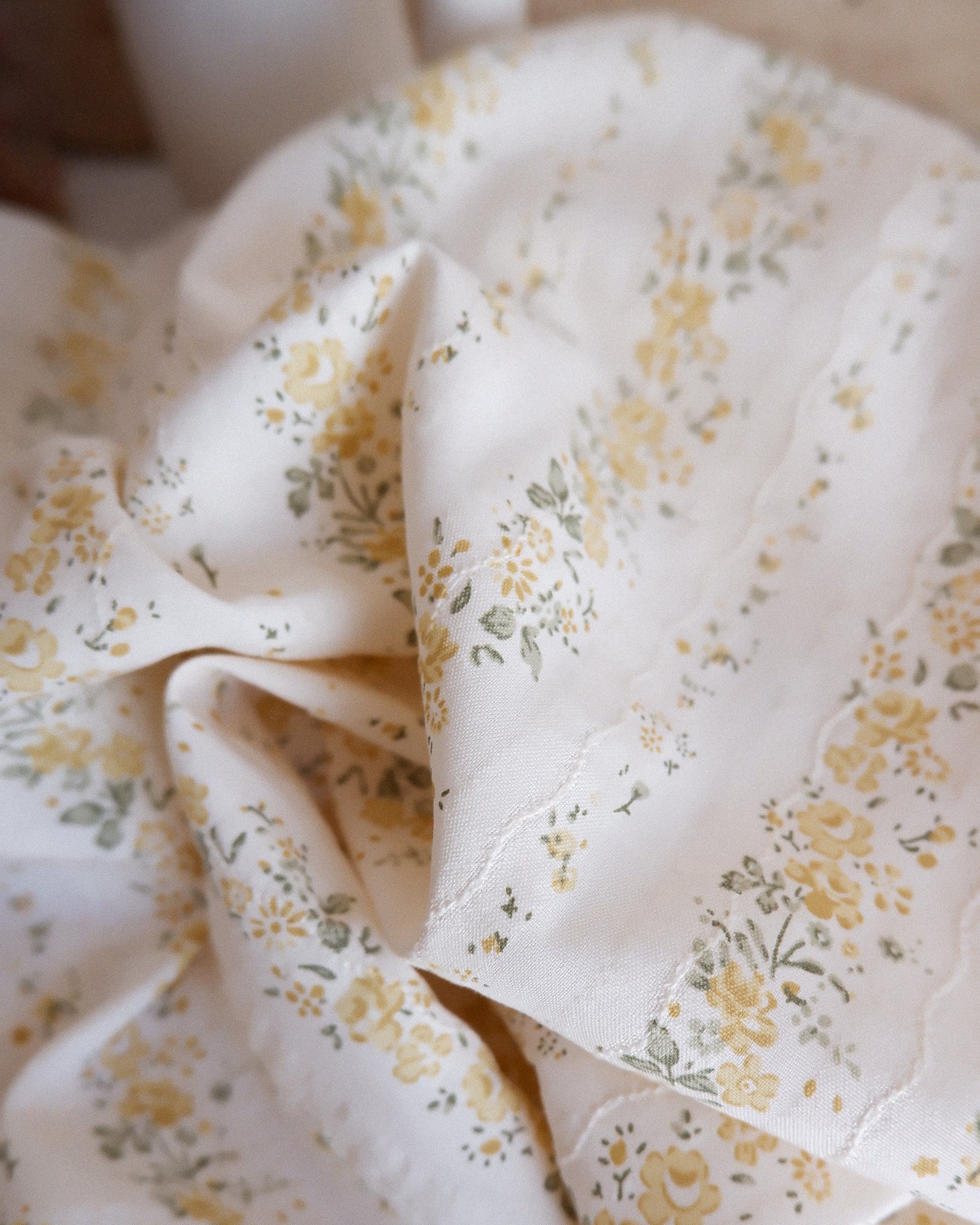 Tissu Jacquard motif fleuri jaune www.jolieboho.com (4).jpg