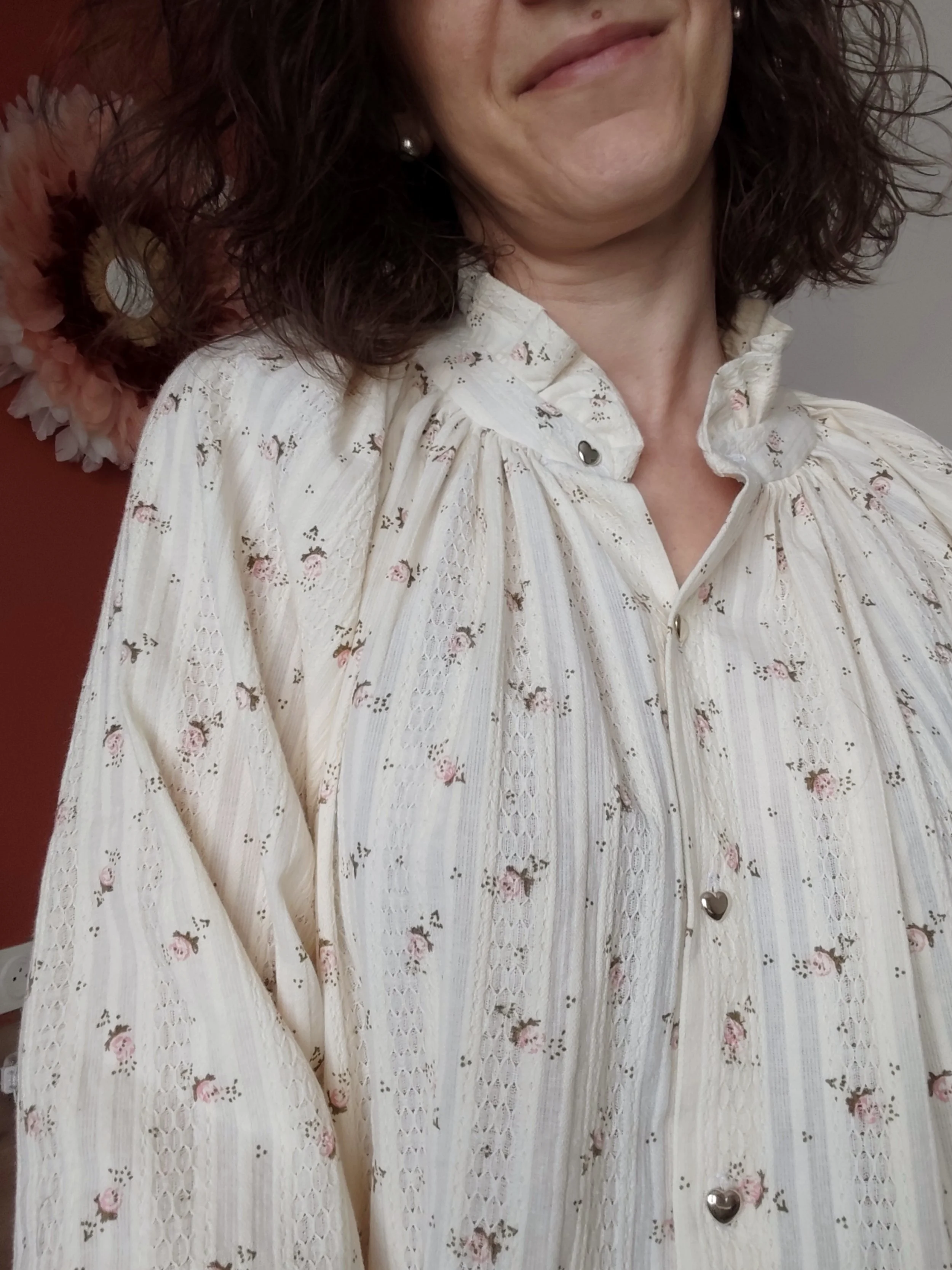 Tissu Jacquard brodé imprimé de roses base écru (7).jpg