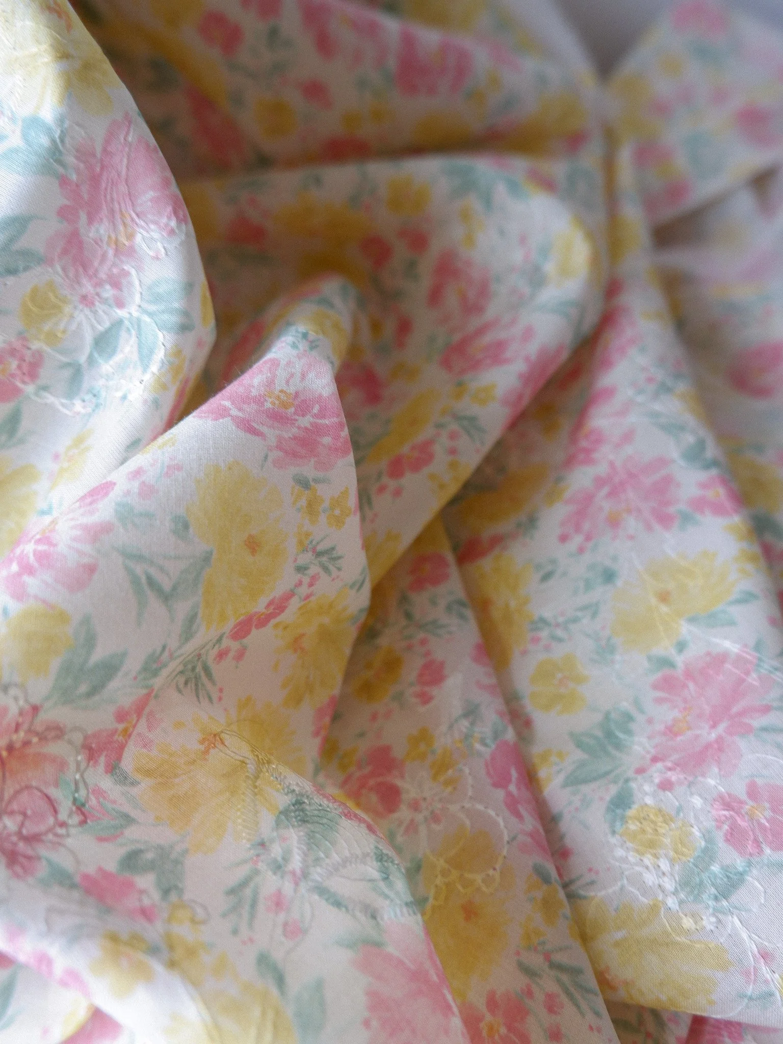 batiste-coton-brodee-imprimee-france-soledia-fleurs-rose-jaune.jpg (3).jpg