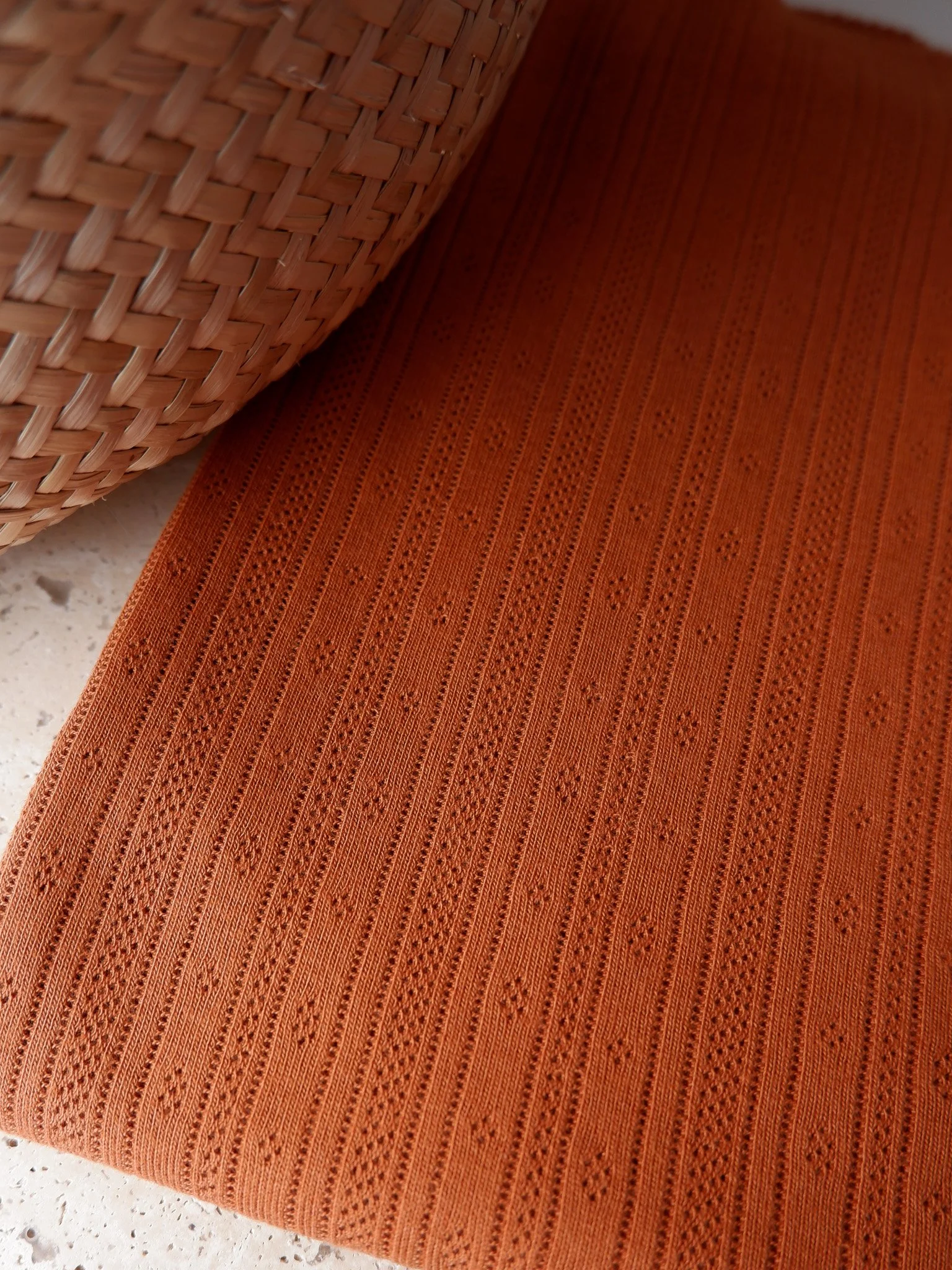Tissu jersey ajouré à rayures ♡ cognac pointelle
