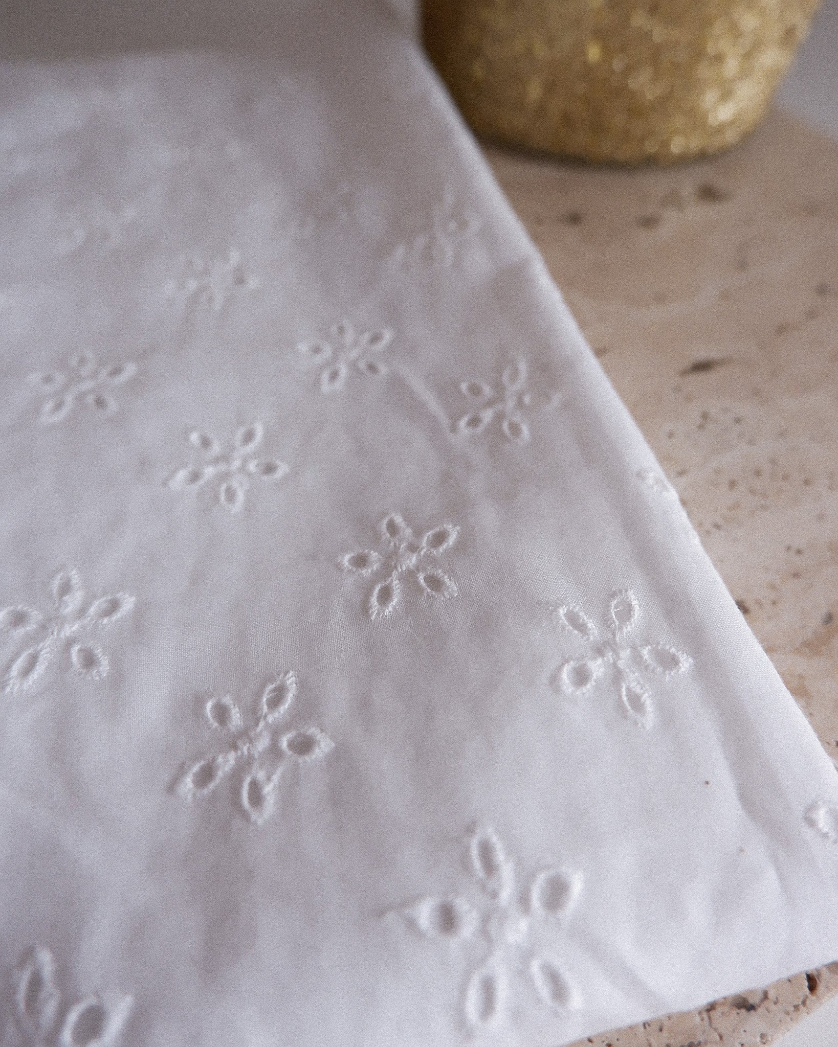 Tissu voile de coton brodé oeko-tex broderie anglaise www.jolieboho.com (5).jpg