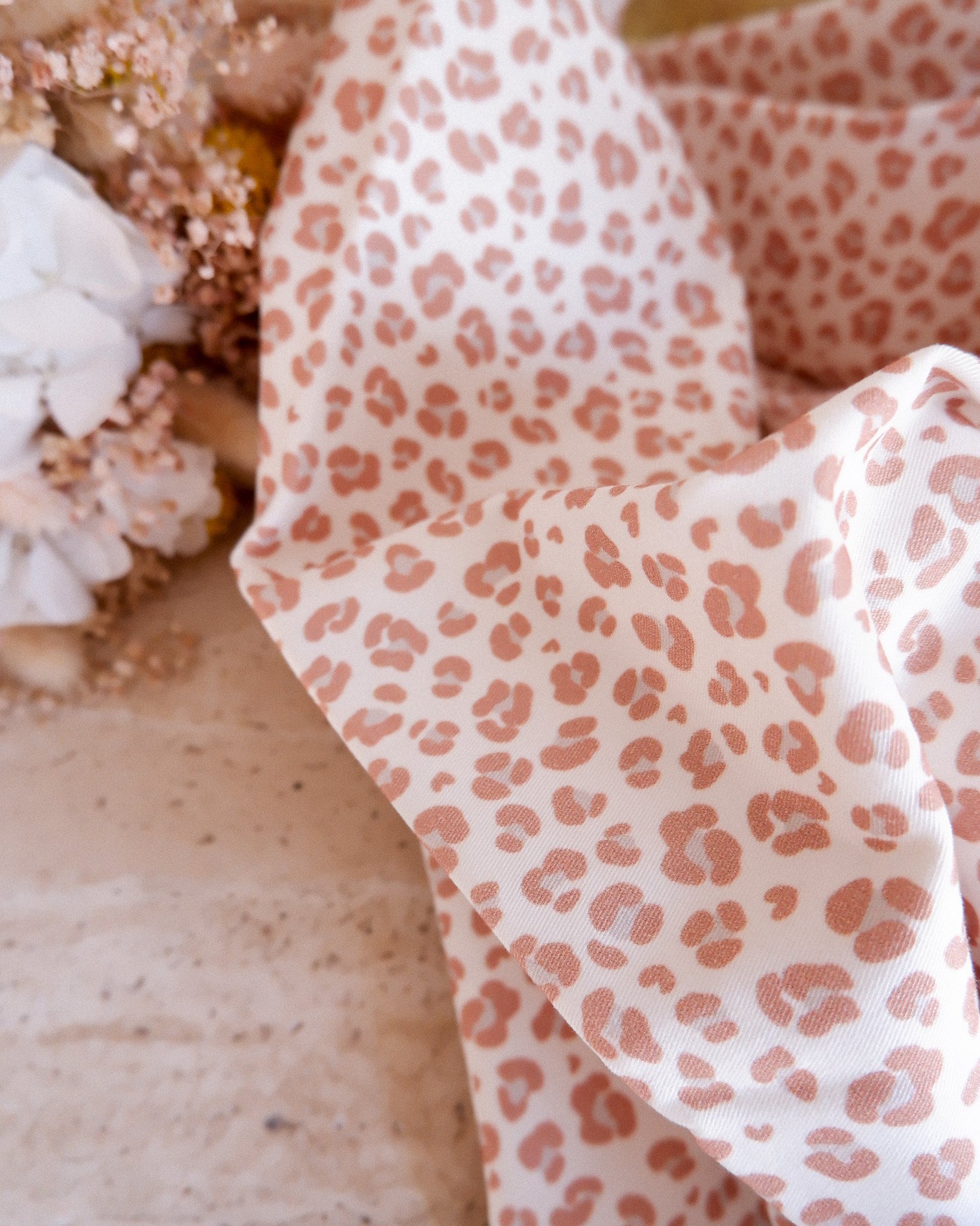 Tissu_coton_Léopard_Gabardine_Mia_milk_and_beige_ jolie_boho www.jolieboho.com (3).jpg
