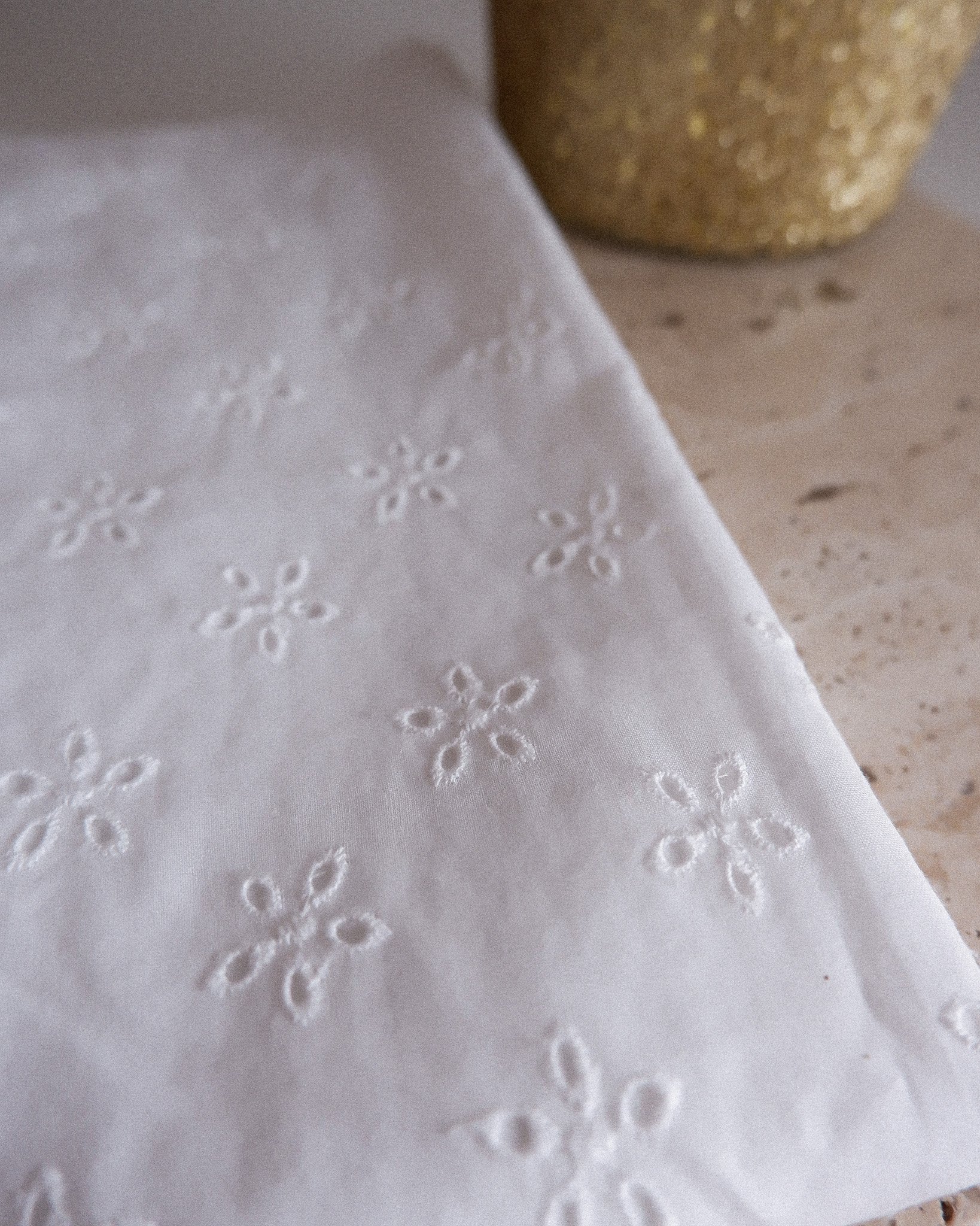 Tissu voile de coton brodé oeko-tex broderie anglaise www.jolieboho.com (6).jpg