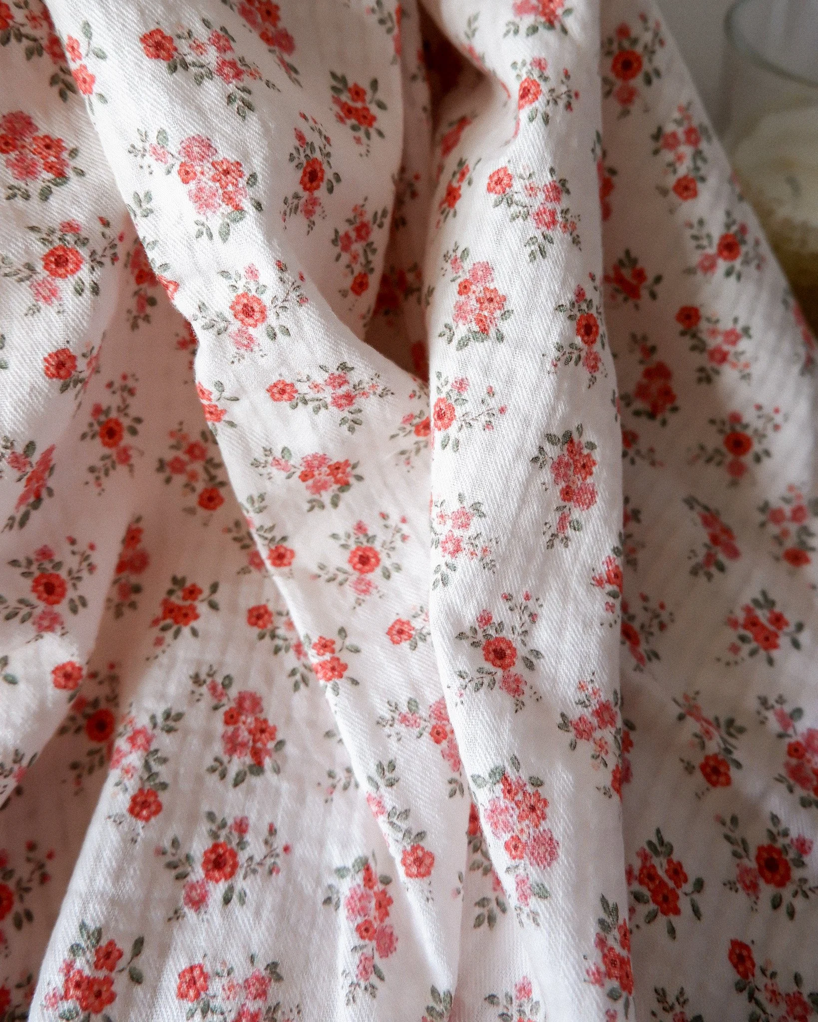 Seersucker Lola imprimé écru fleurs rouges (8).jpg