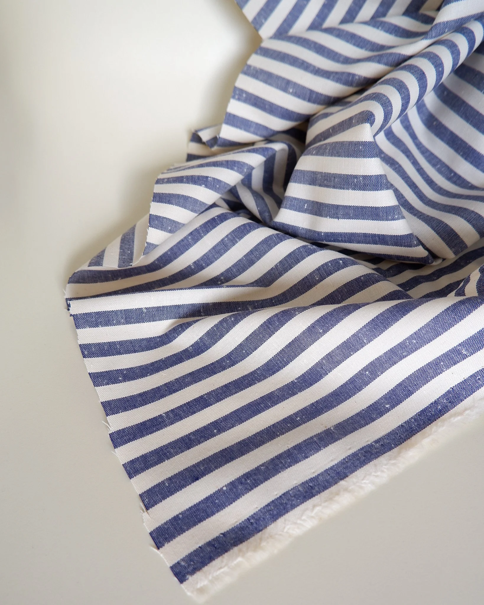 Coton marine rayé texturé.jpg