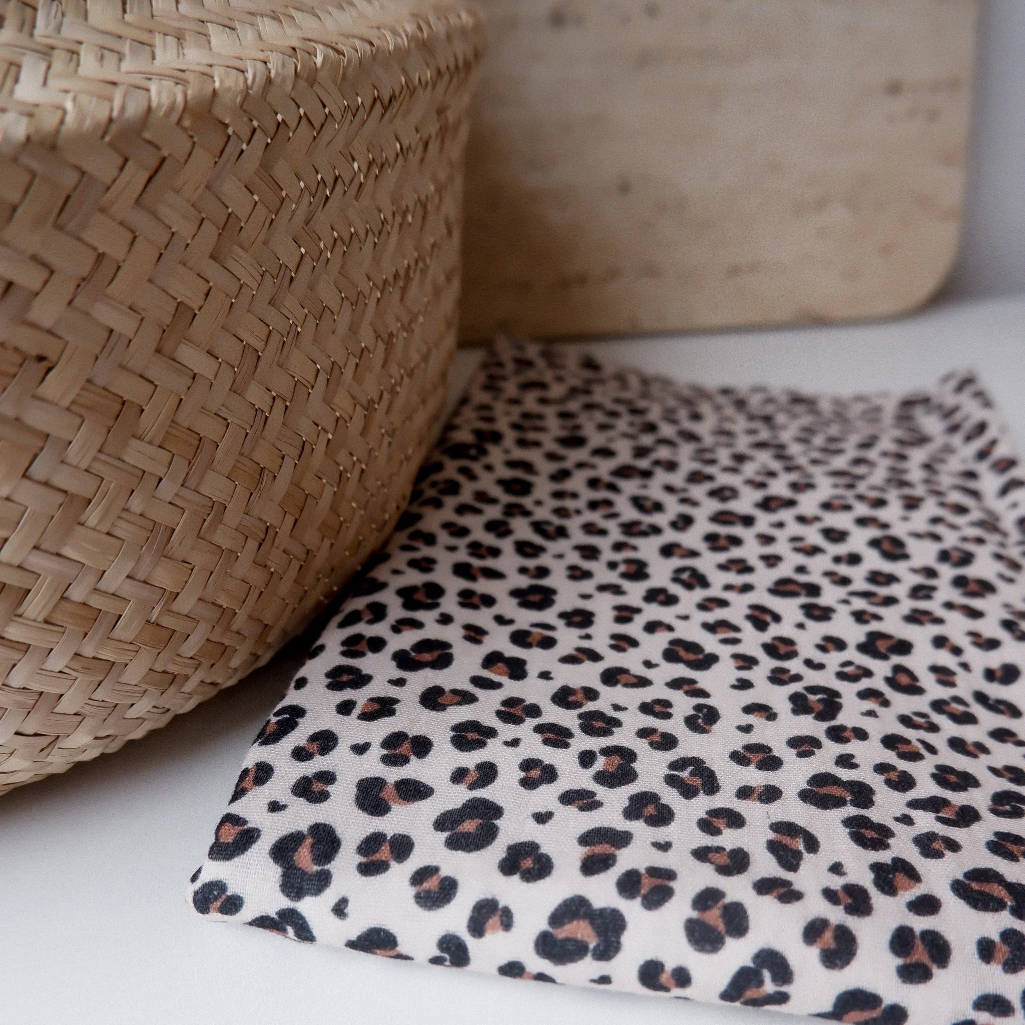 Nouvelle version : Tissu double gaze de coton beige léopard black et noisette - Mia ♡ création Joli·e Boho ♡