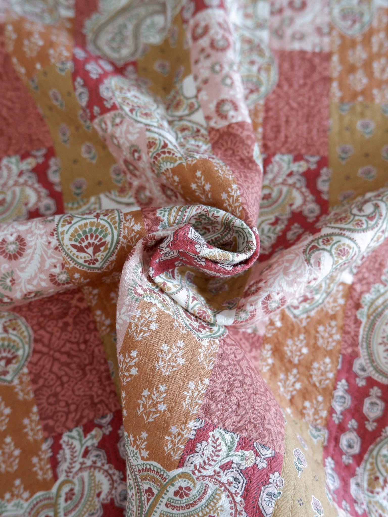 Tissu mini matelassé Ambre Rose et caramel
