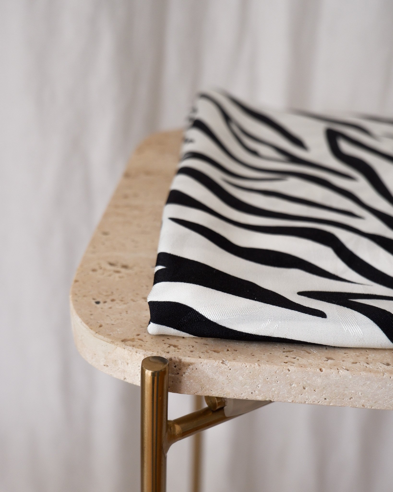 Jacquard de viscose création Jolie Boho Zebra black and white tissu au mètre motif zèbre.jpg
