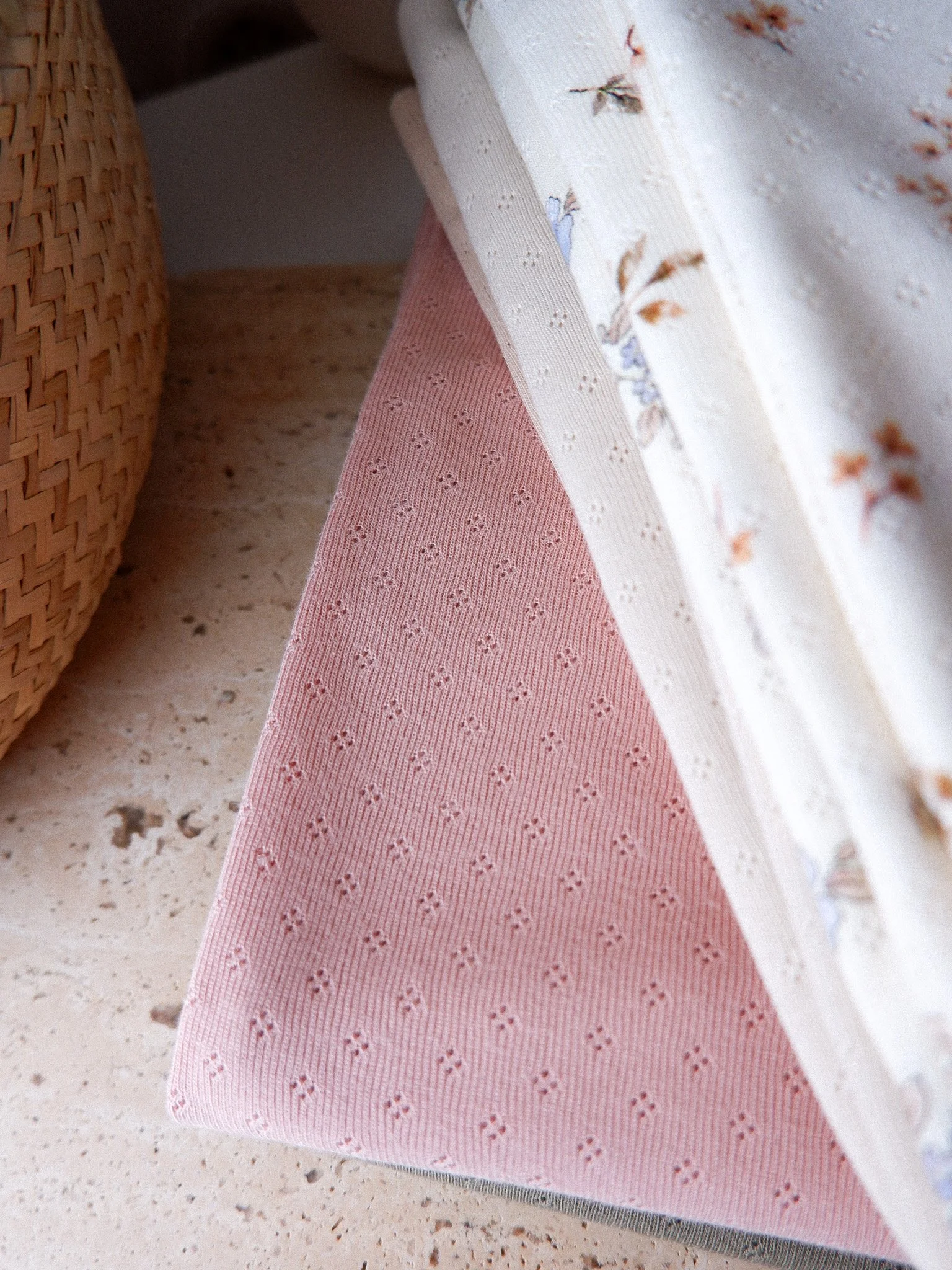 Tissu jersey ajouré ♡ rose ♡ maille pointelle