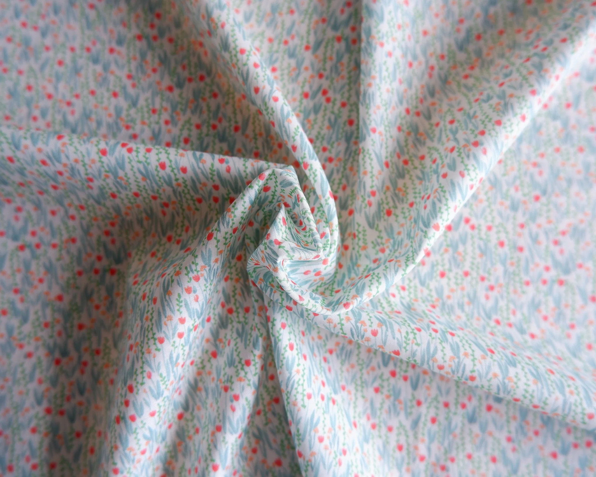 Tissu baptiste de coton Elisabeth champs de tulipe (7).jpg