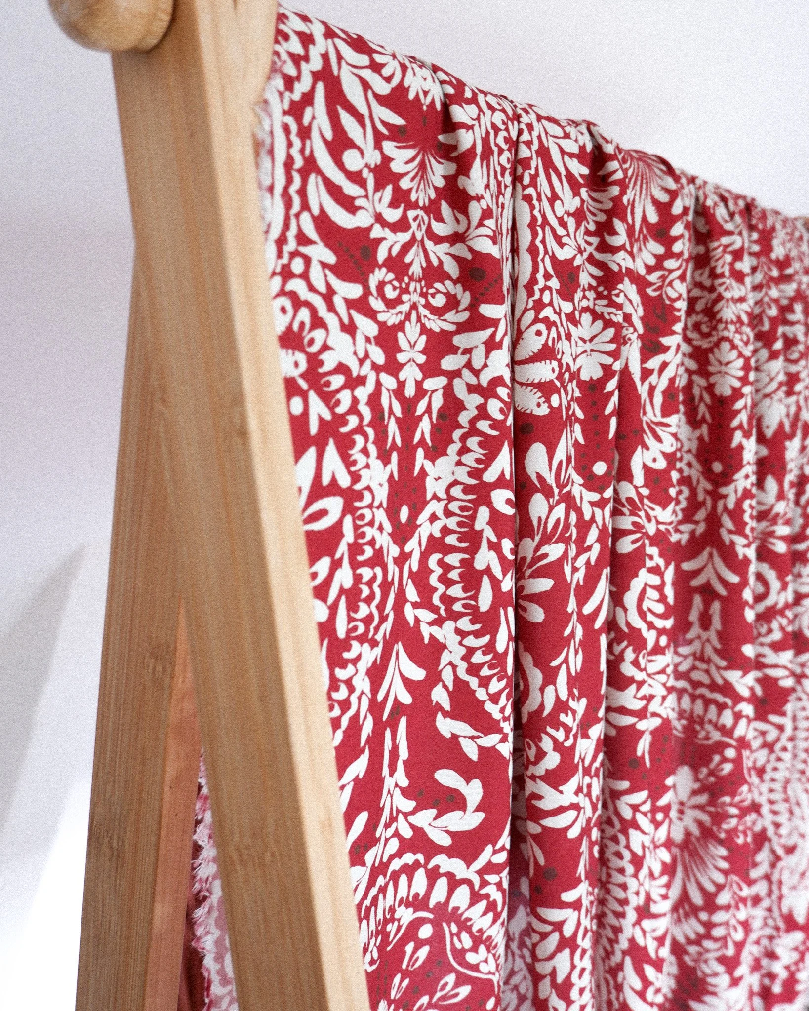 Tissu viscose Ecovéro touge et cream au mètre imprimée jolie Boho (4).jpg