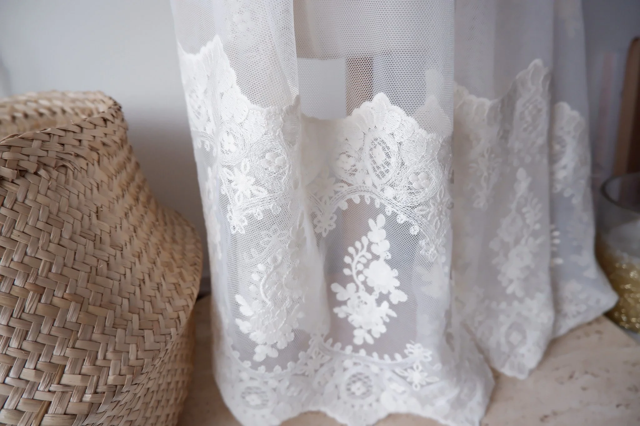 Tissu tulle brodé festonné très belle qualité (10).jpg