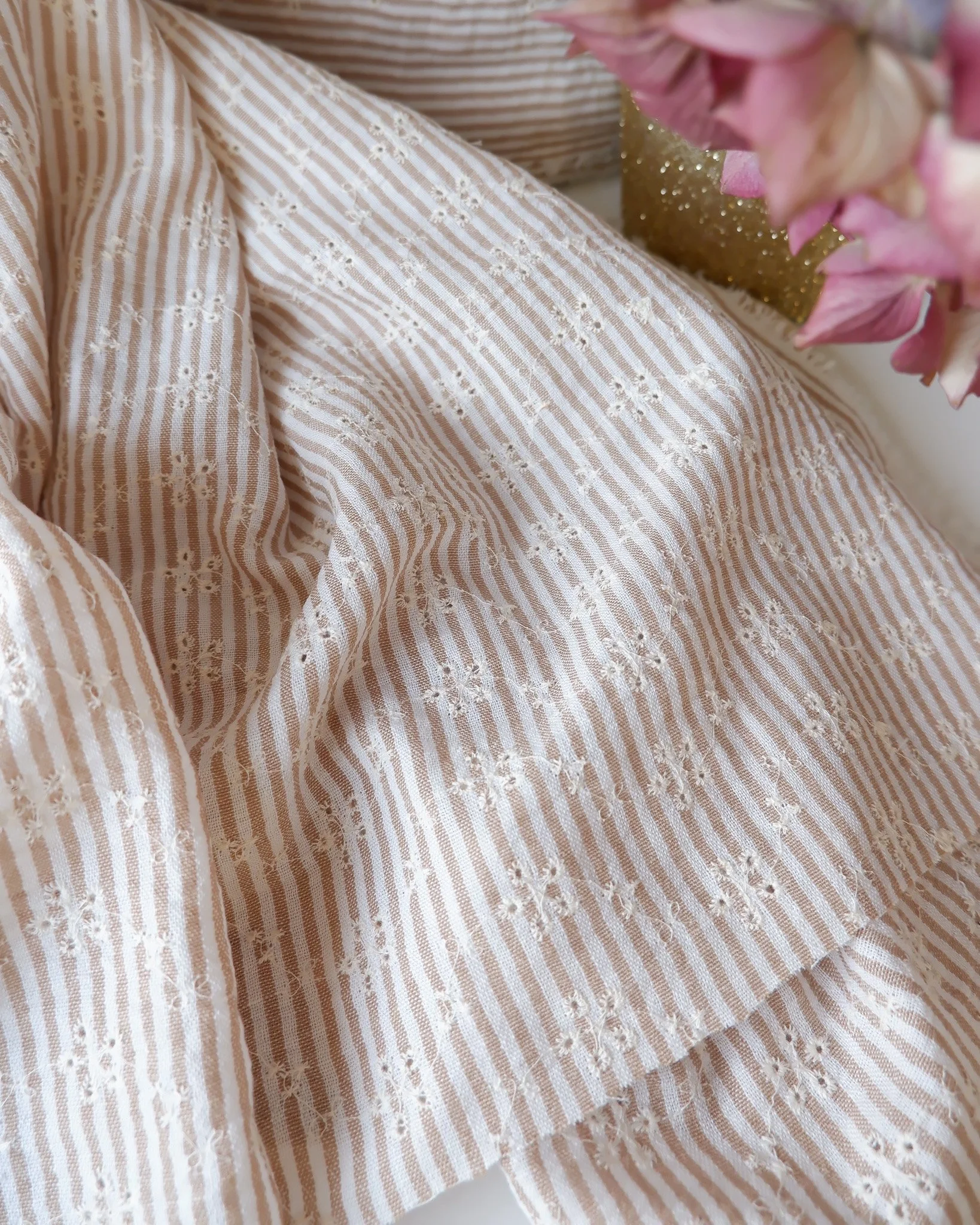 Coton brodé beige rayé (3).jpg