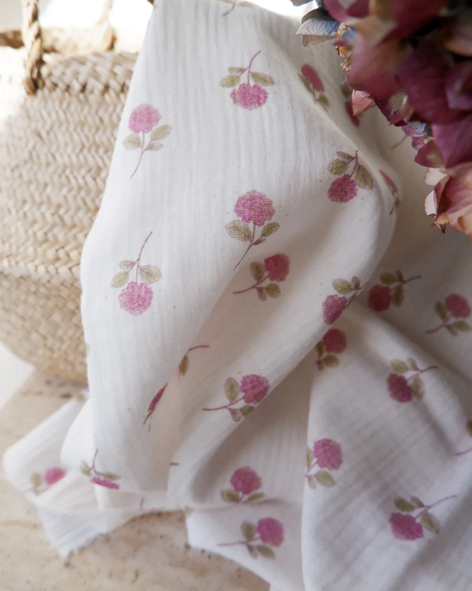 Tissu Double gaze Hortensias Claudine fond blanc fleurs roses (6).jpg