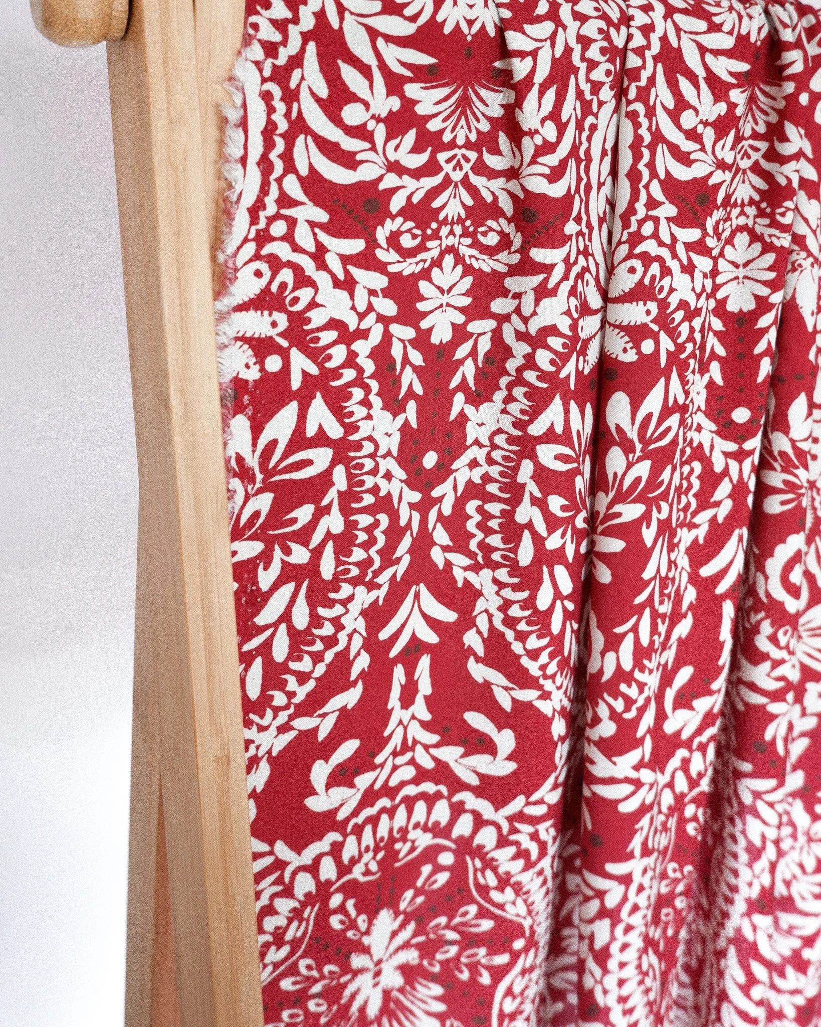 Tissu viscose Ecovéro touge et cream au mètre imprimée jolie Boho (3).jpg