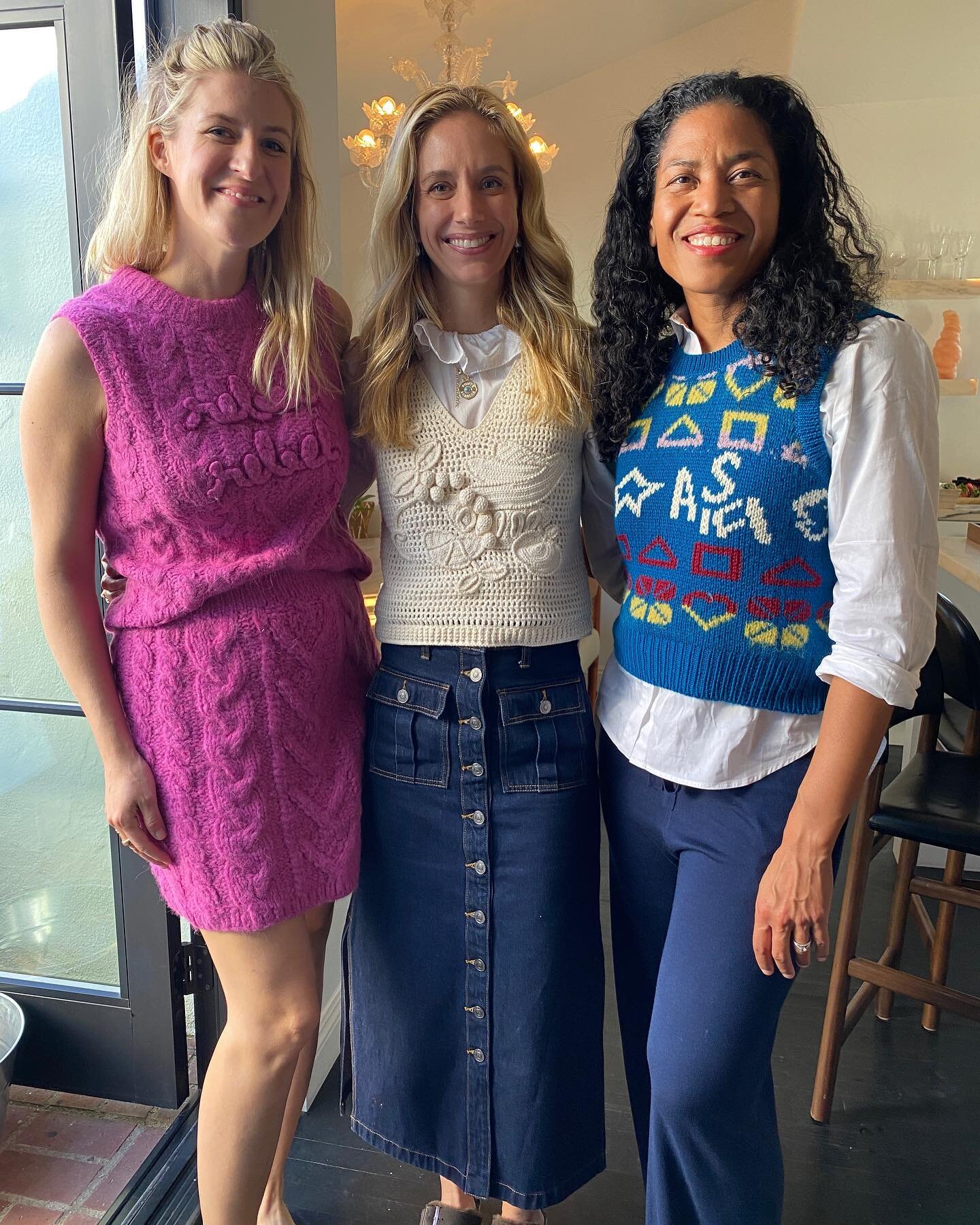 When your Mom friend turns into the next Estee Lauder, you don't just meet up for breakfast like with a normal friend. No she comes into town and I end up hosting a trunk show that was really really nice.

Hooray these ladies  @caseyfremont @rachelle