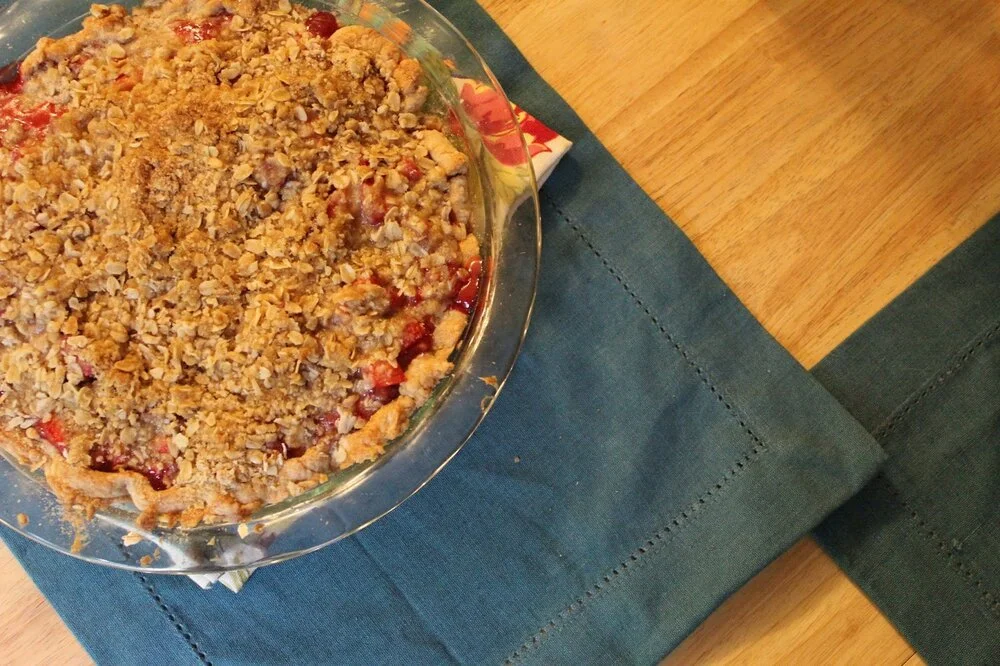 strawberry rhubarb crumble pie