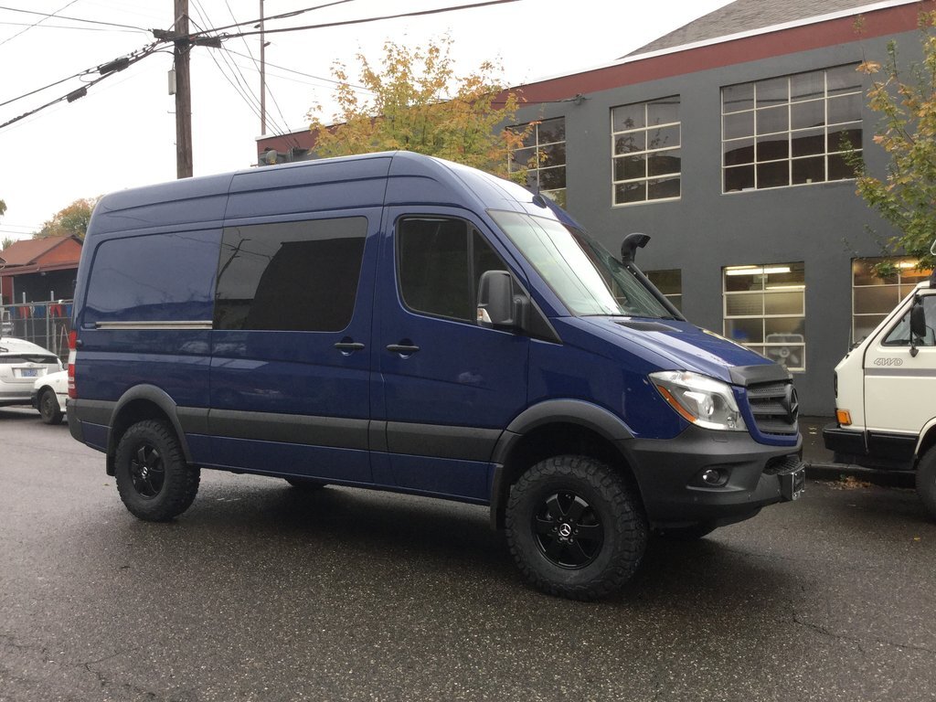 Sprinter_stock_wheels_alloy_05.jpeg