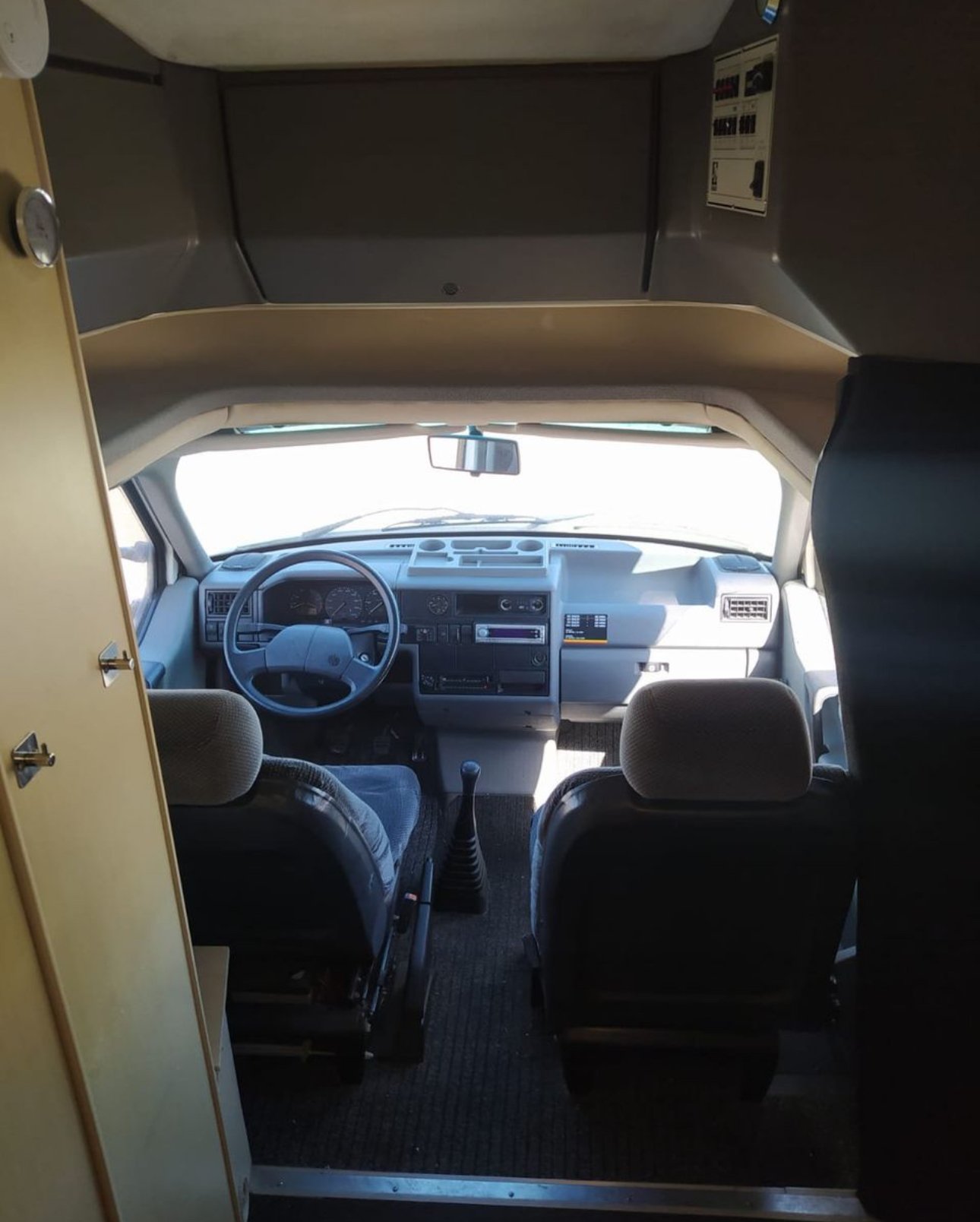 Volkswagen_T4Traveller_570_cabin.JPEG