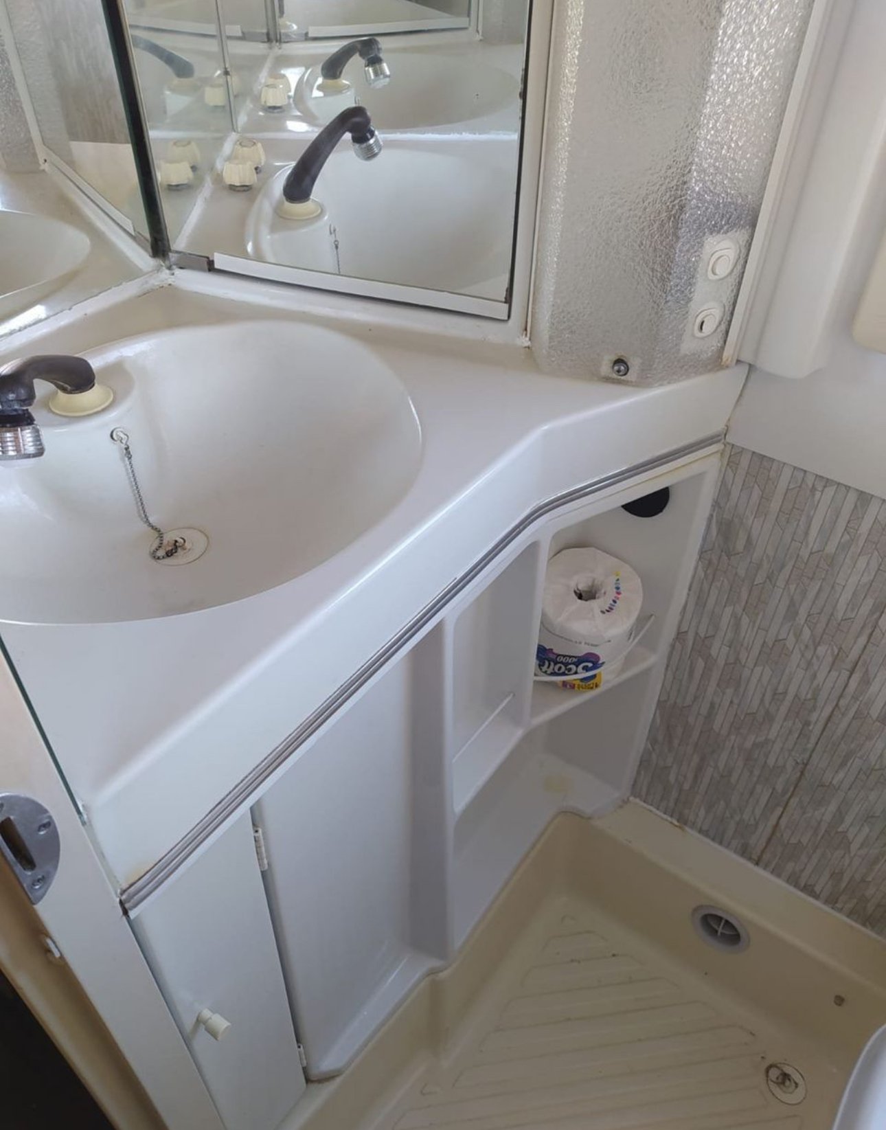 Volkswagen_T4Traveller_570_sink.JPEG