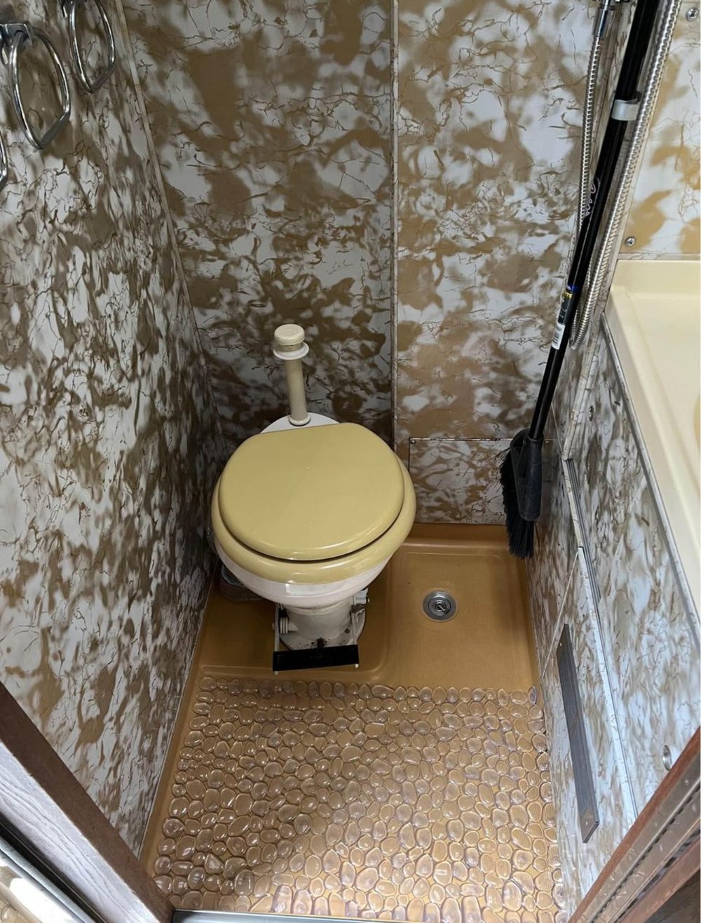 66clark_cortez_toilet.jpg
