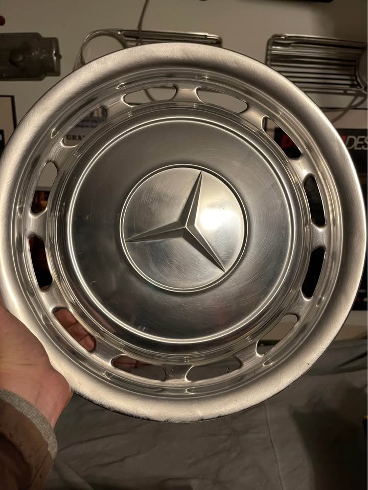 w112_hubcaps01.jpg