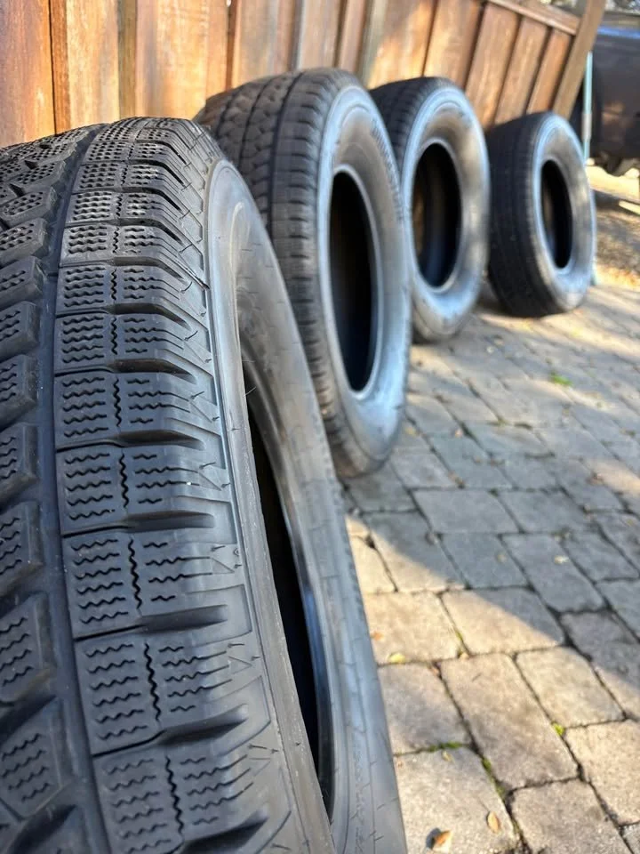 Bridgestone Blizzak LT 265/70r17 121/118r Winter Tires for Sprinter Vans