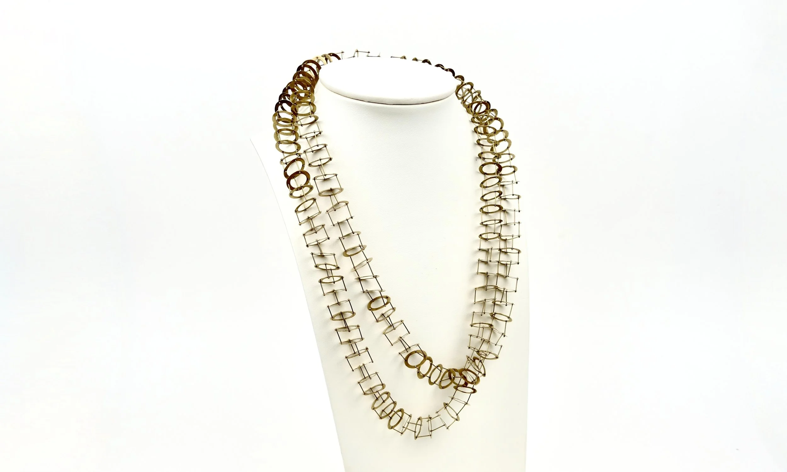 giampaolo-babetto-iconic-circle-tunnel-gold-necklace-2.jpeg